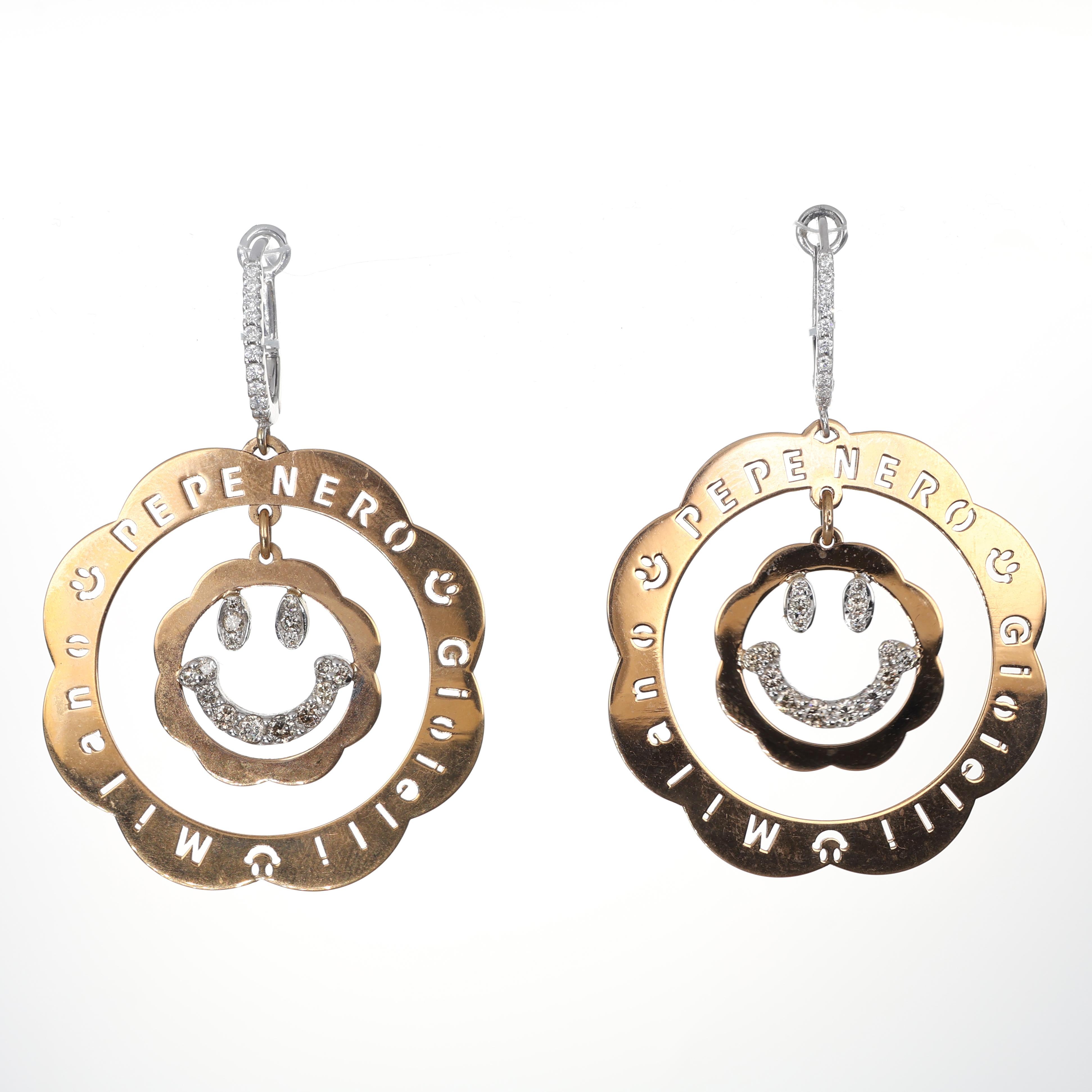 Playful yet refined, these 18K rose and white gold drop earrings feature a charming smiley face motif encased within a delicate flower-shaped frame. The design is accentuated by a dazzling pavé of brilliant-cut diamonds, adding a touch of sparkle to