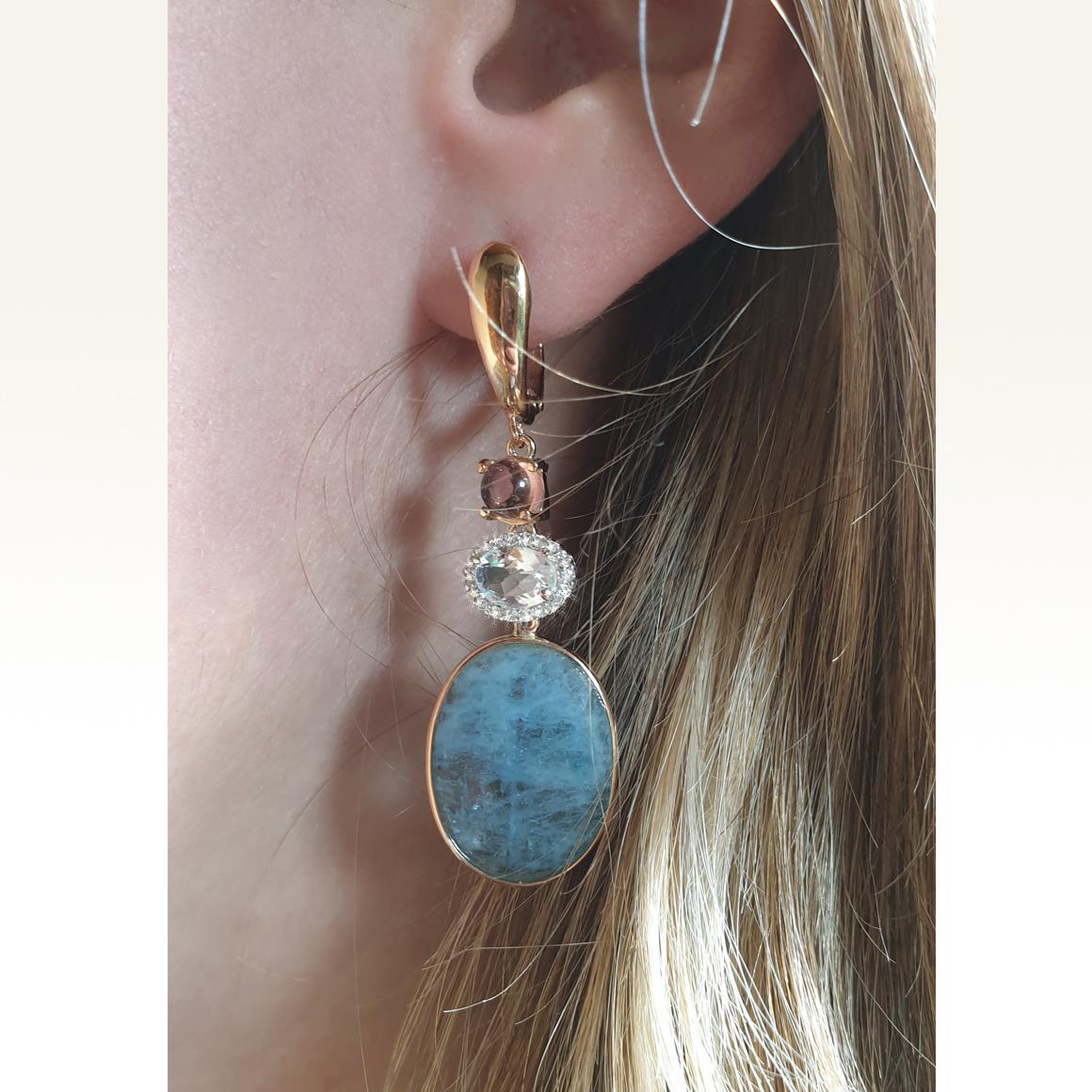 A collection inspired by the colours of the sea ,  bright and soft  Aquamarine made a special earrings made in Italy by Stanoppi Jewellery since 1948.
Earrings in 18k rose and white gold with Aquamarine Milk (oval cut, size:10x20 mm  Aquamarine