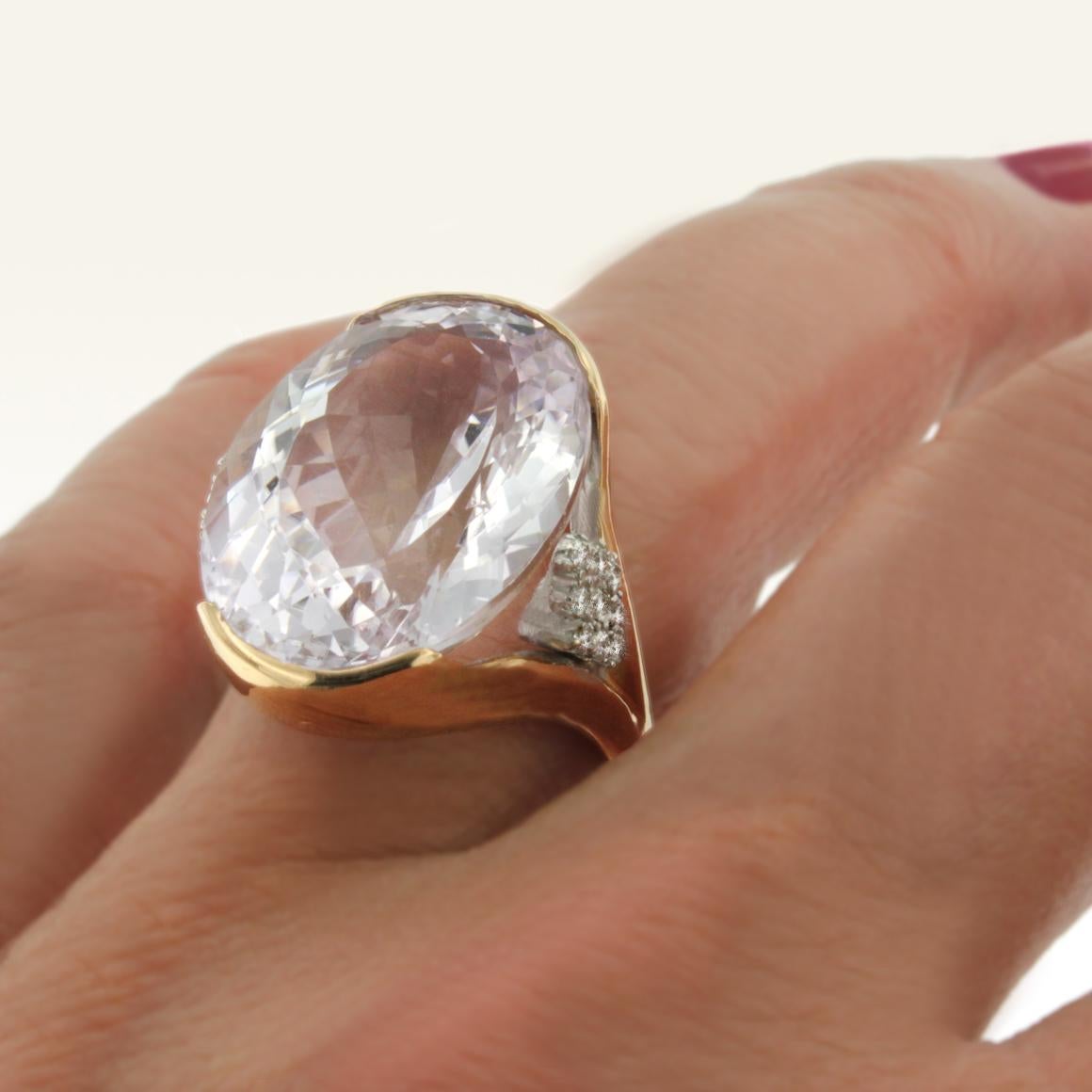 18 Karat Rose and White Gold with Kunzite and White Diamond Modern Cocktail Ring For Sale 2