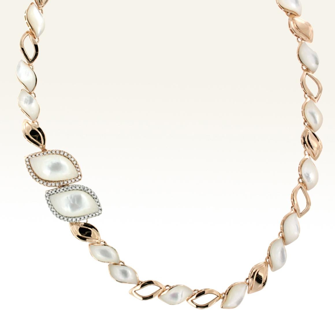 Taille Marquise Collier en or rose et blanc 18 carats avec nacre et diamants blancs en vente