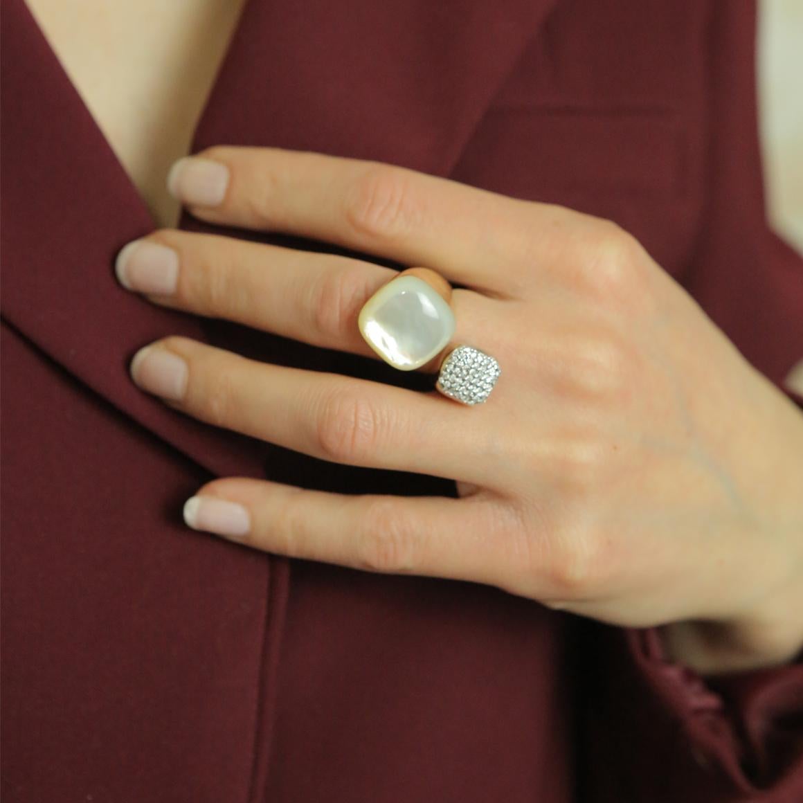 Timeless cocktail ring with Mother of Perls and diamonds.Timeless elegance for this fashion ring. Made in Italy by Stanoppi Jewellery since 1948.

Ring in 18k white gold with Mother of Pearl (square cabochon cut, size: 16x16 mm) and white Diamonds