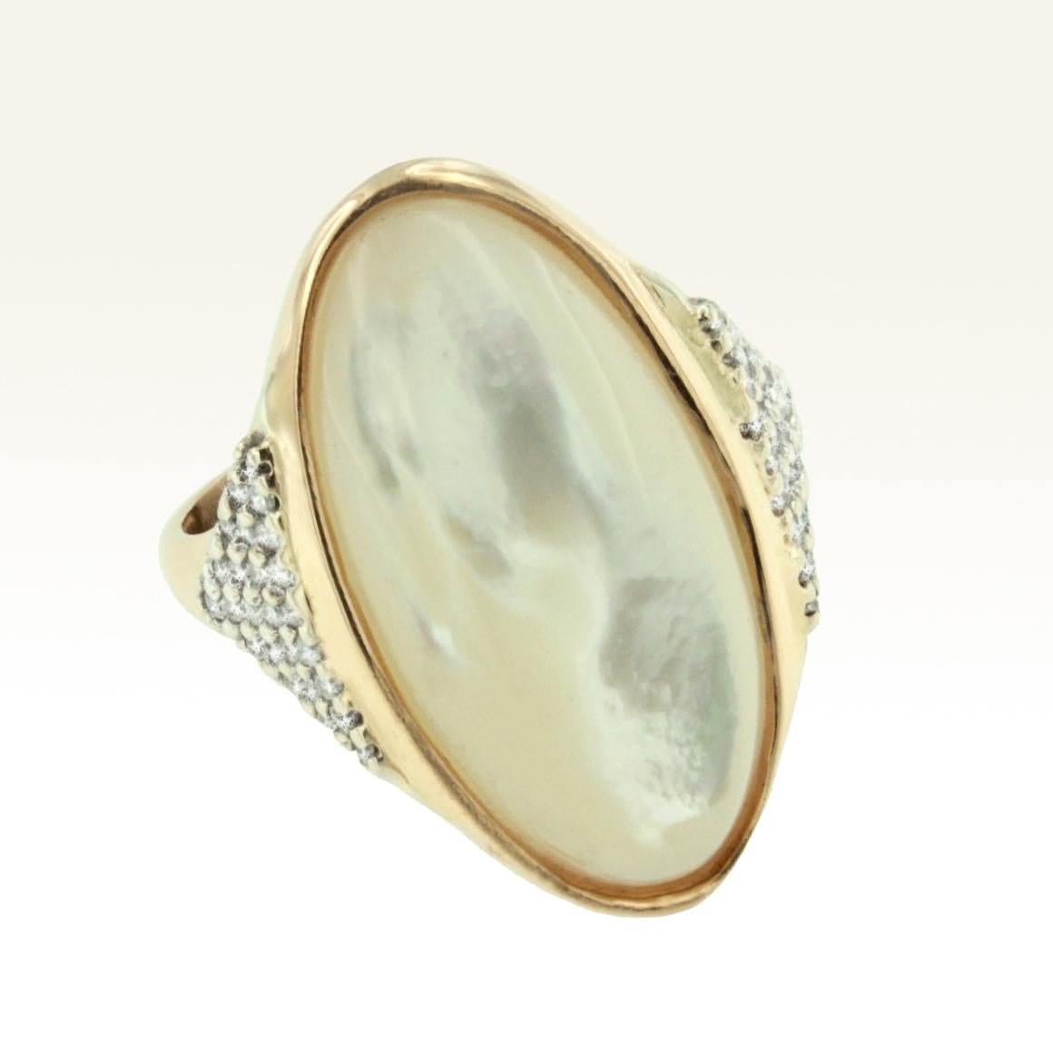 Ring aus 18 Karat Roségold und Weißgold mit Perlmutt und weißen Diamanten für Damen oder Herren im Angebot