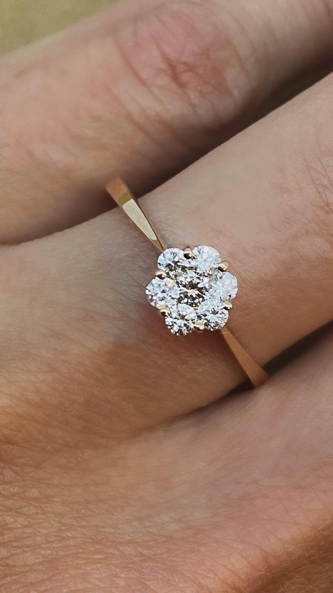 Anillo de compromiso de oro rosa de 18 quilates y racimo de diamantes de 0,35 ct en forma de margarita/rosa Corte redondo en venta