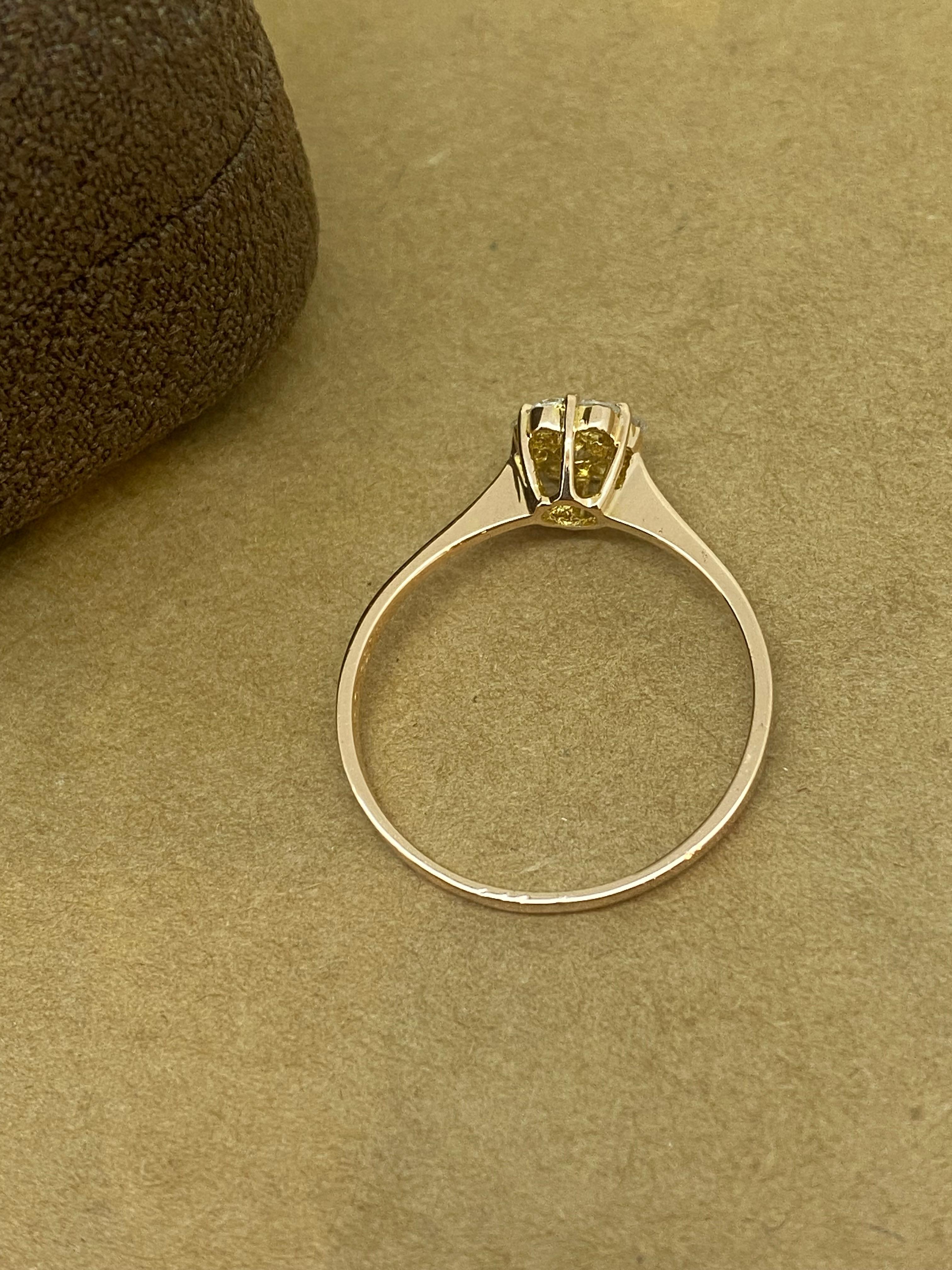 Anillo de compromiso de oro rosa de 18 quilates y racimo de diamantes de 0,35 ct en forma de margarita/rosa en venta 1
