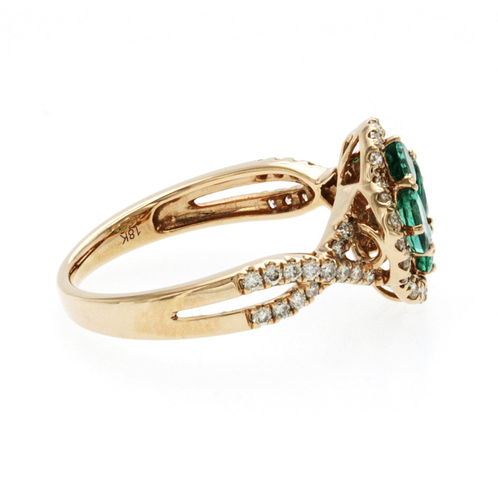 Bague trèfle à quatre feuilles en or rose 18 carats, diamants 0,37 carat et émeraudes 0,73 carat Unisexe en vente