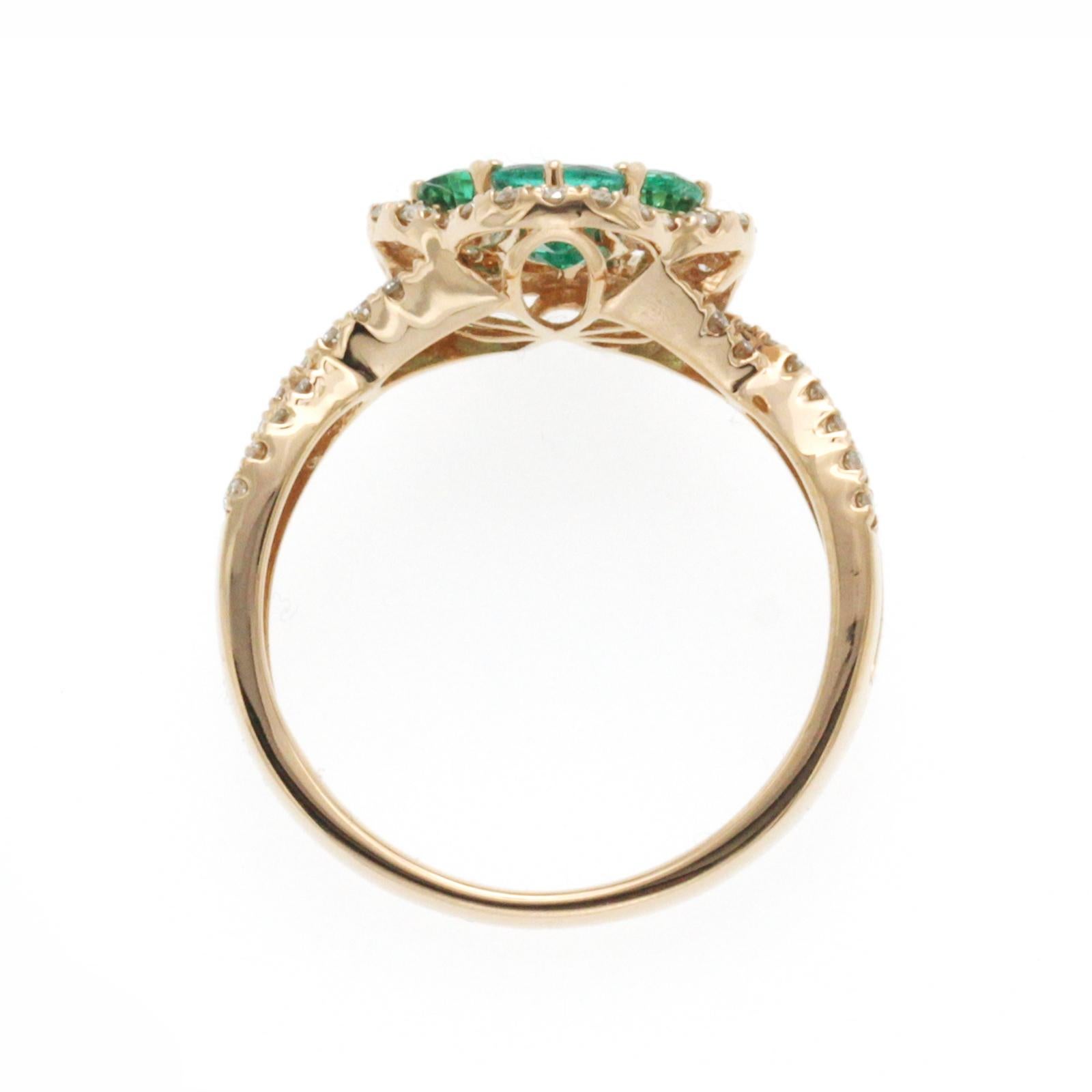 Bague trèfle à quatre feuilles en or rose 18 carats, diamants 0,37 carat et émeraudes 0,73 carat en vente 1