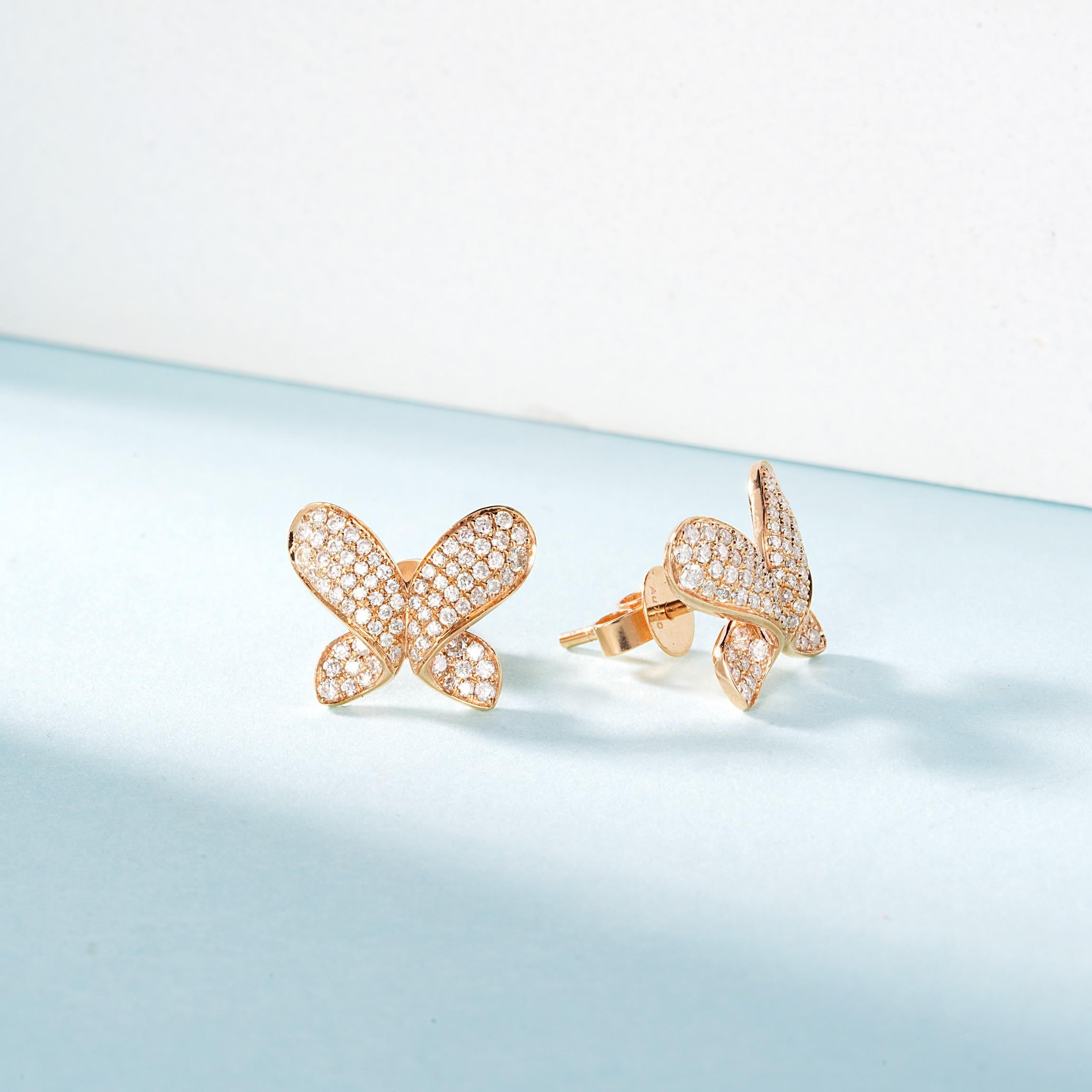 Orecchini a perno con farfalla in oro rosa 18 carati 0,40 carati

Diamanti - 0,40 CT
Oro rosa 18K - 2,18 GM