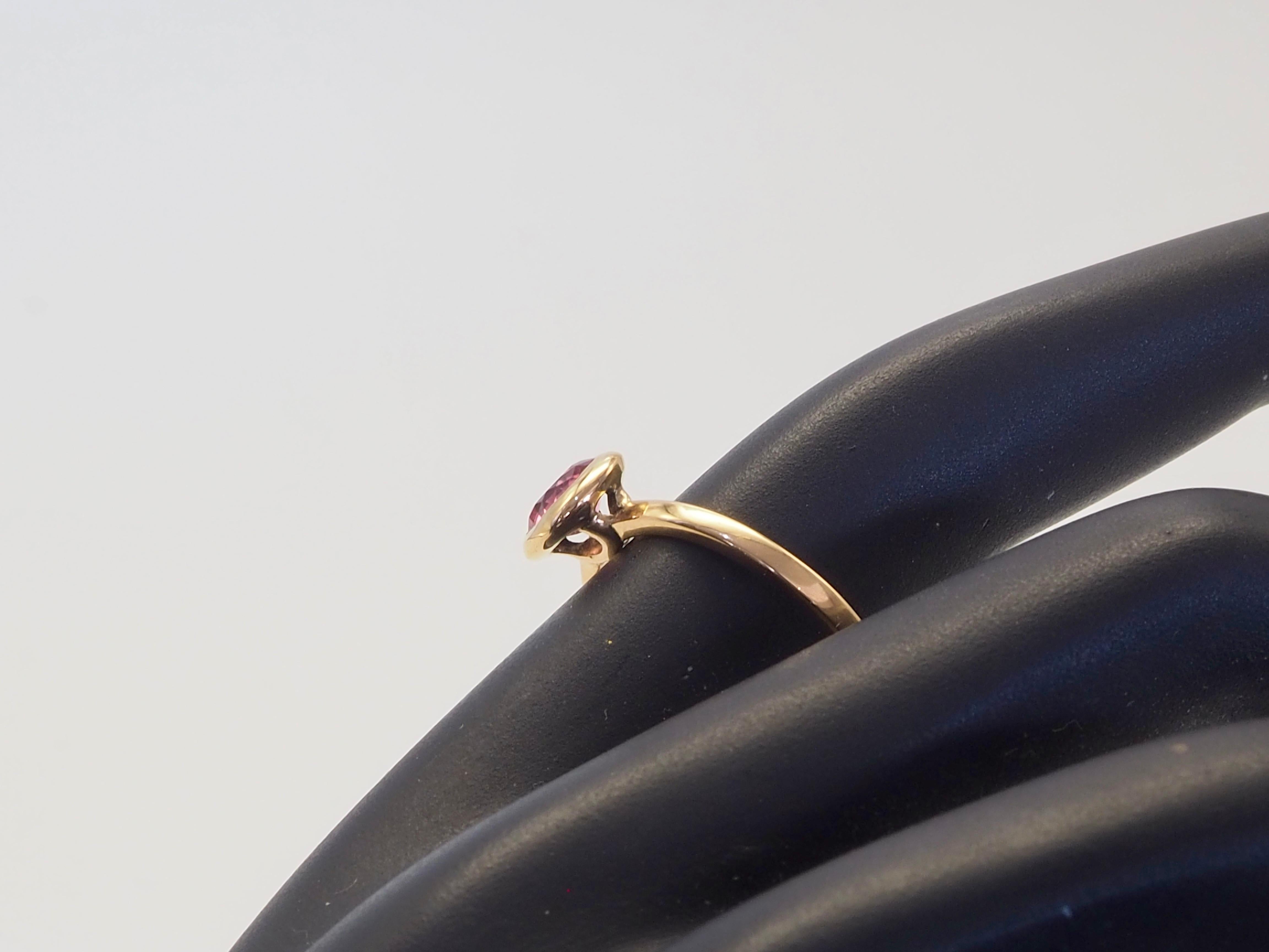 Anello solitario con castone in oro rosa 18 carati da 0,73 carati con spinello rosa Mahenge in vendita 4