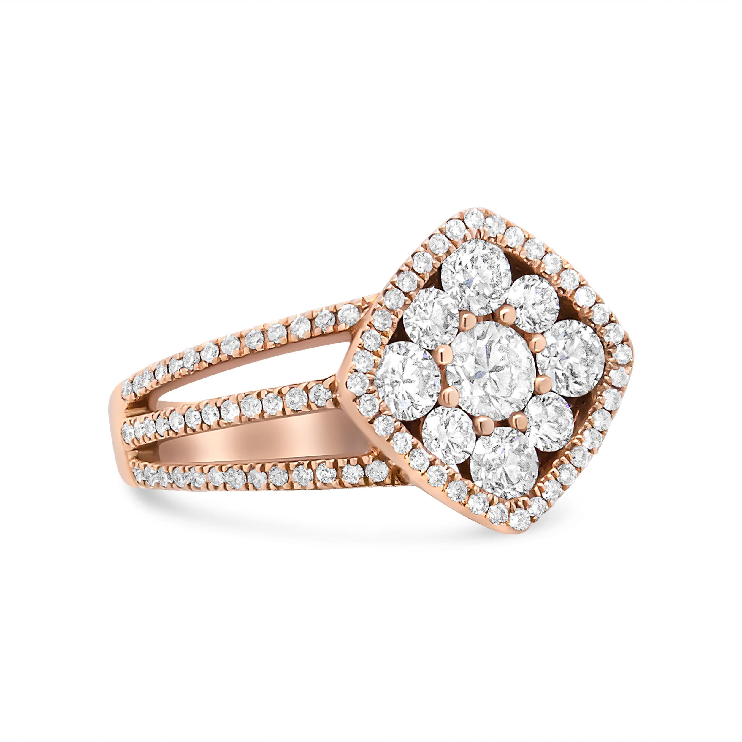 White diamonds shine against the deeper, luxurious rose color of this 18k gold cluster ring. The central motif is in the shape of a rhombus and is embellished with the larger round-cut diamonds of this piece. The rose gold band has a modern