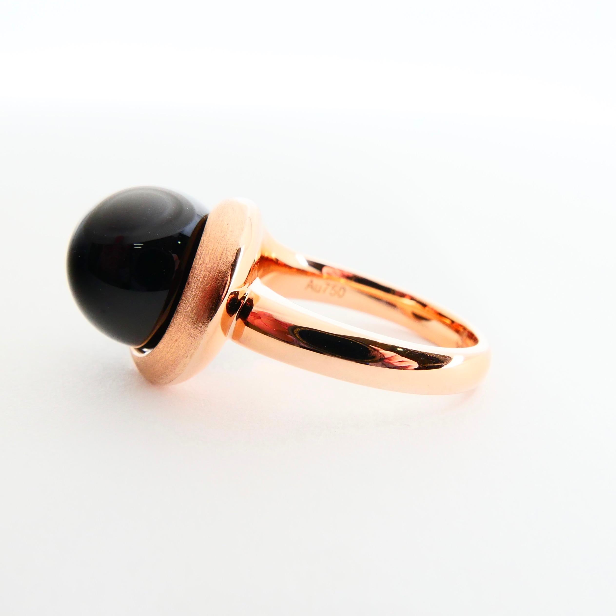 18 Karat Rose Gold and Onyx Ring, Modern Design For Sale 5