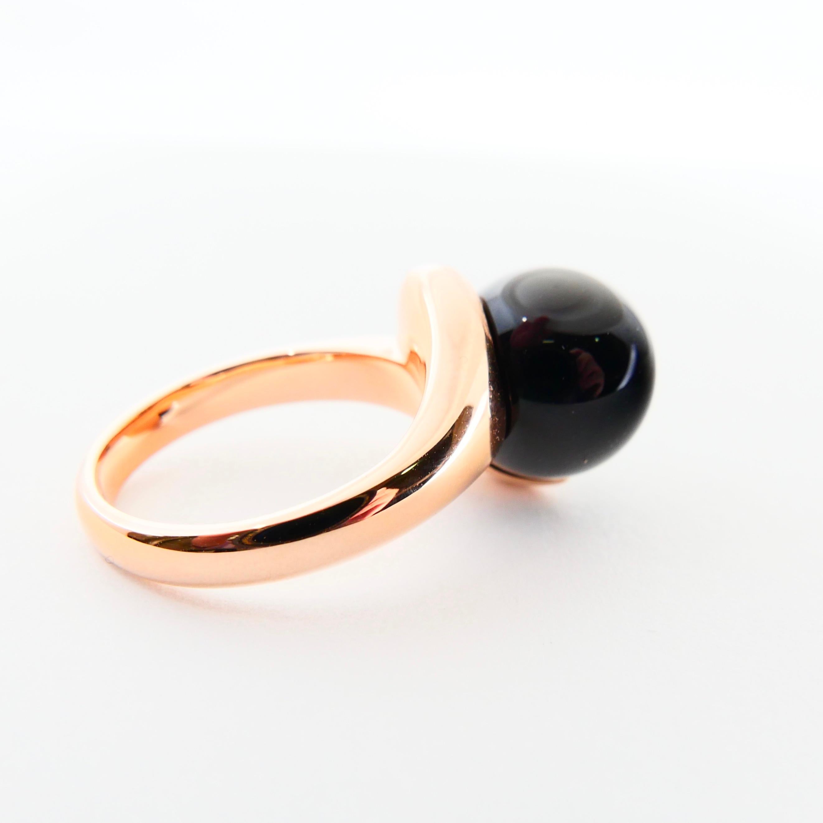 18 Karat Rose Gold and Onyx Ring, Modern Design For Sale 7