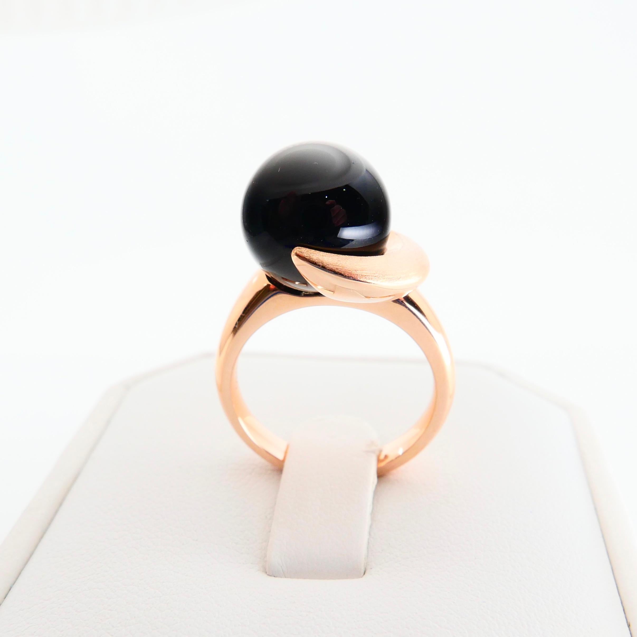 Women's 18 Karat Rose Gold and Onyx Ring, Modern Design For Sale