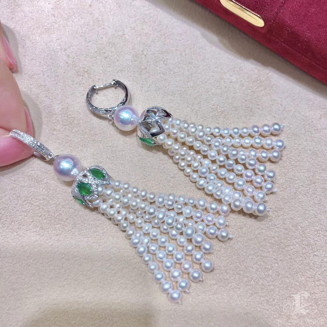 【Crown Radiance】Emerald Tassel Akoya Perle & Diamant-Ohrringe im Zustand „Neu“ im Angebot in New York, NY