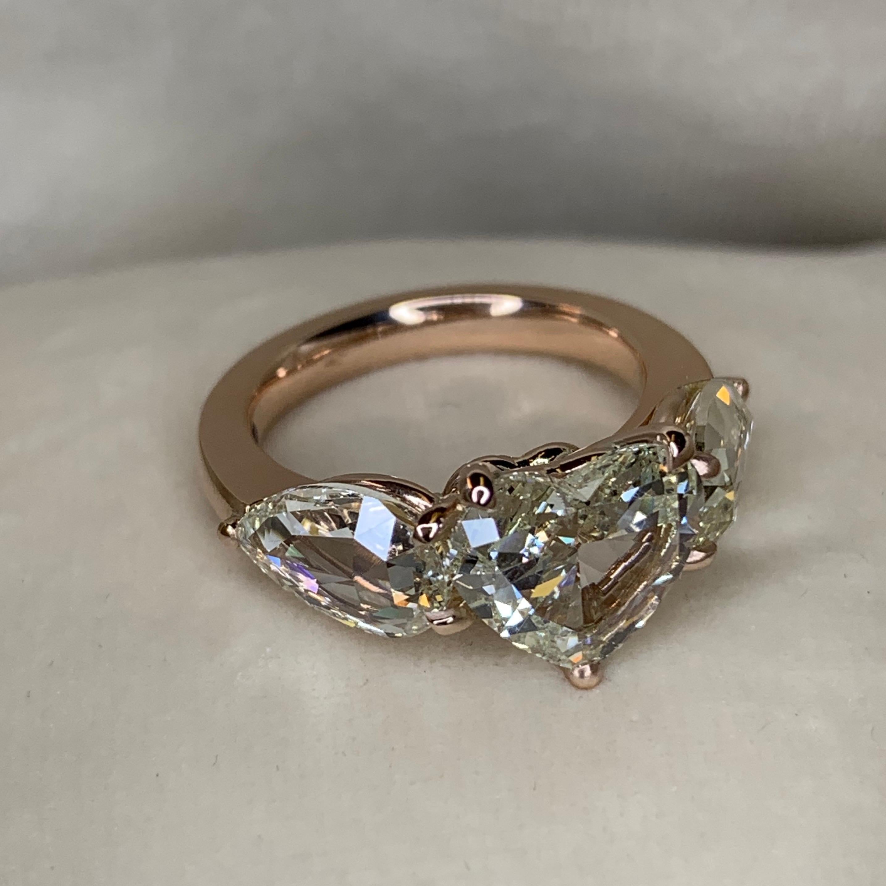 18K Rose Gold 2 Carat Heart shape and 2, 88 carat rose-cut Diamond Trilogy ring In New Condition In Antwerp, BE