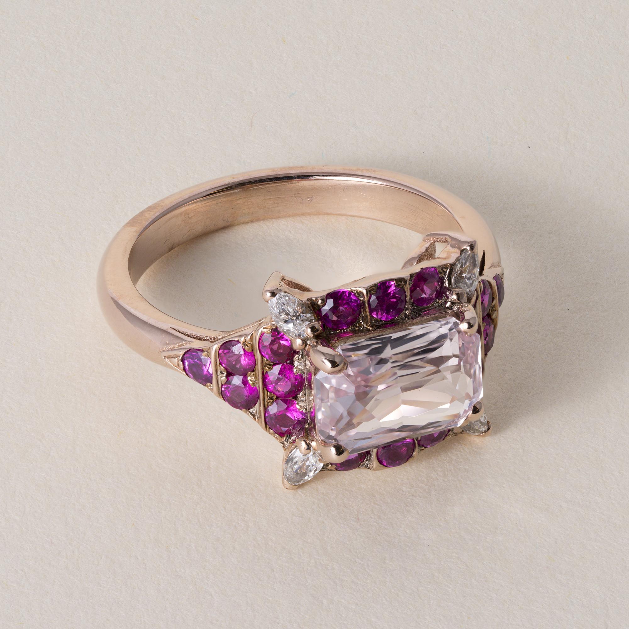 Taille émeraude Bague en or rose 18 carats 2,08 carats Orange Peach Sapphire No Heat et diamant Ruby en vente