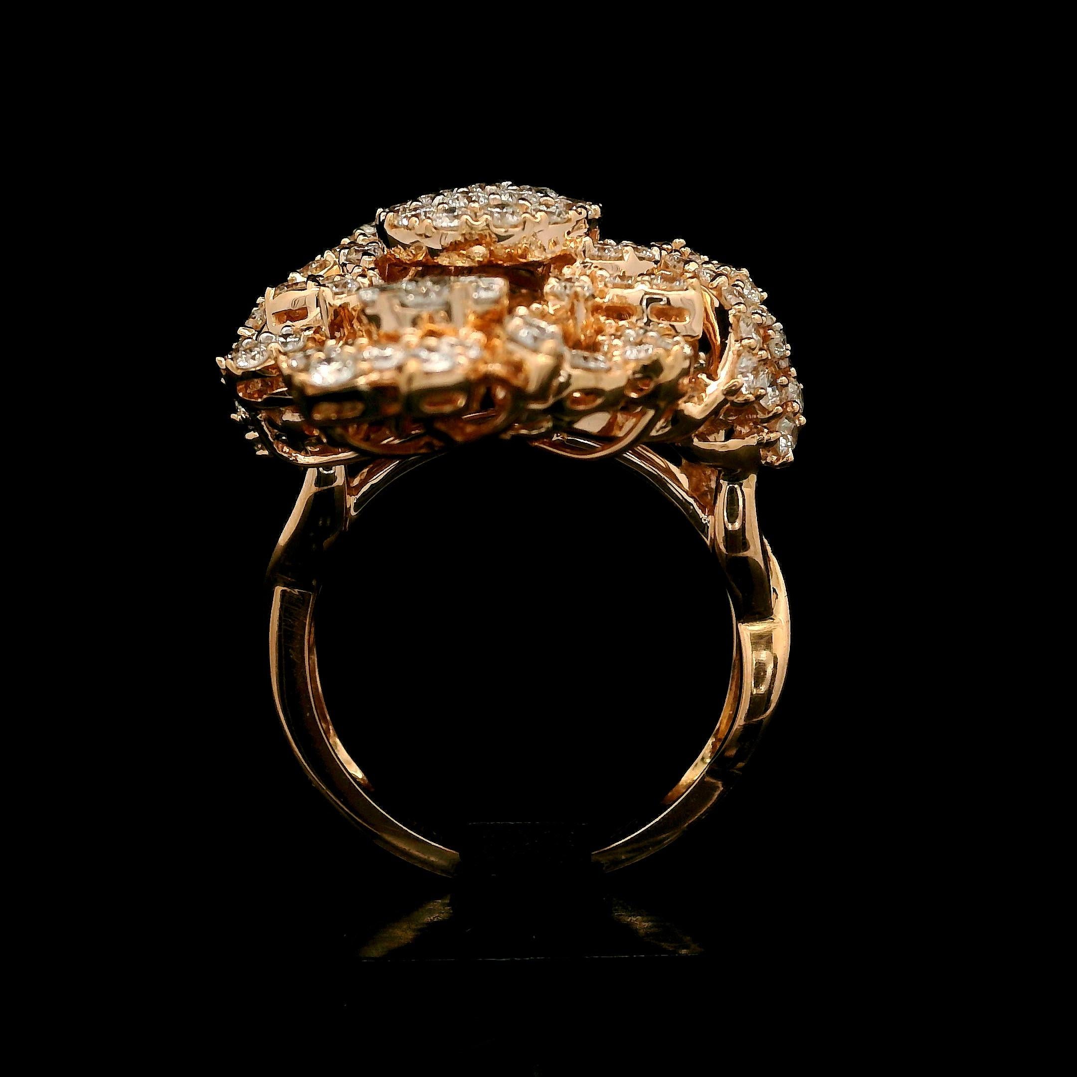 De las mujeres Anillo de cóctel de oro rosa de 18 quilates con 2,46 quilates de diamantes de fuego florales de gran tamaño en venta