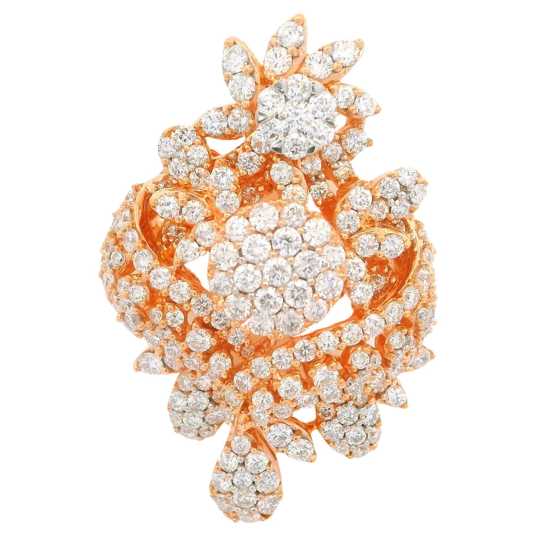 Anillo de cóctel de oro rosa de 18 quilates con 2,46 quilates de diamantes de fuego florales de gran tamaño en venta