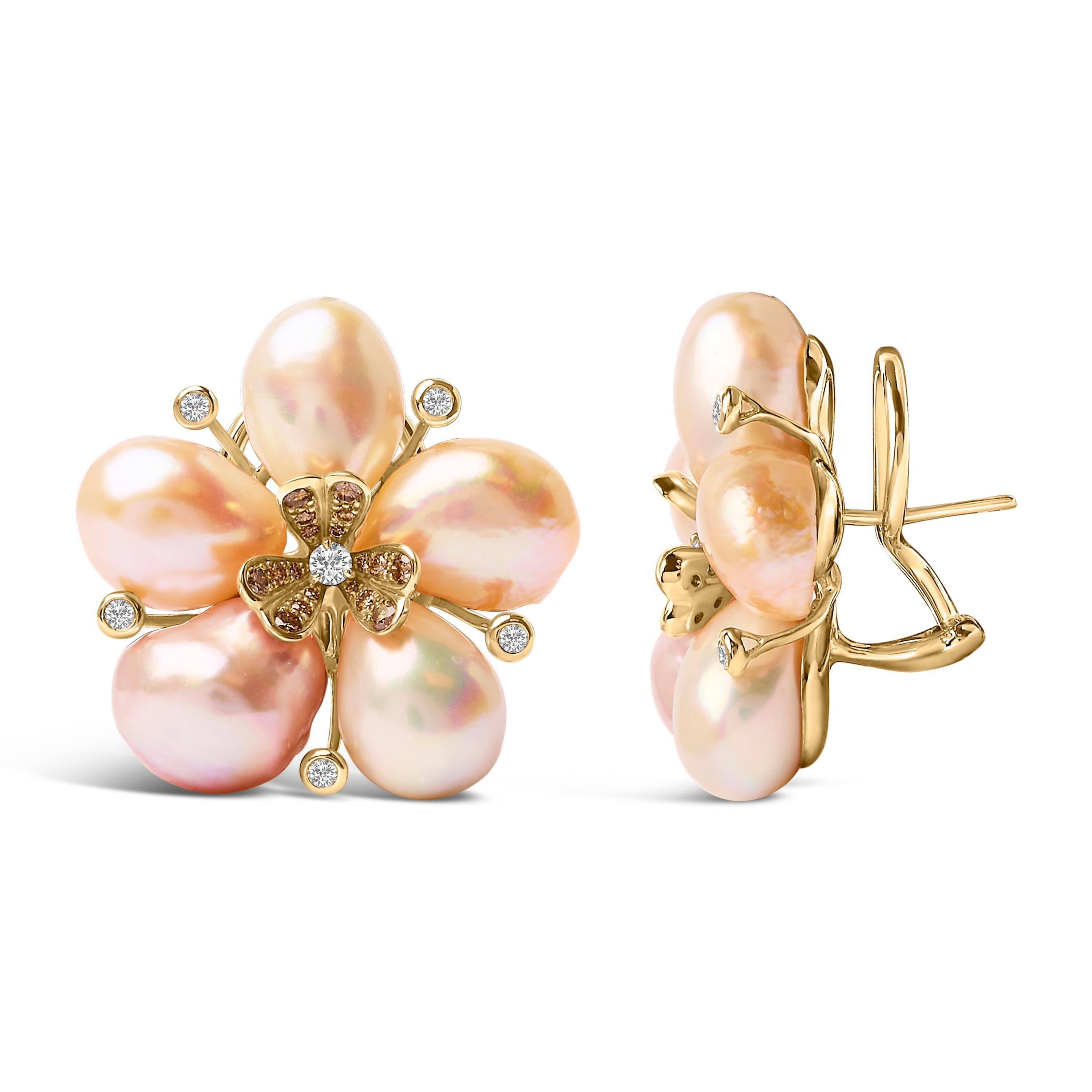 Taille ronde Boucles d'oreilles en or rose 18K avec diamant 3/8 Cttw et perle d'eau douce en vente