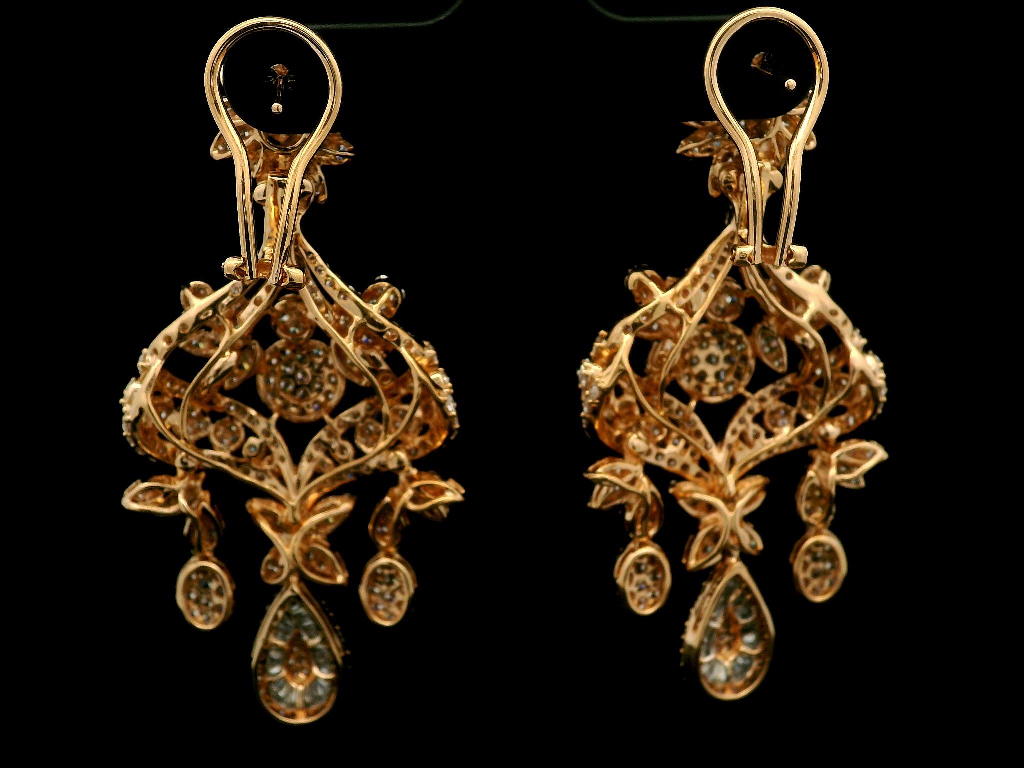 Orecchini in oro rosa 18k con diamante infuocato da 7,07 carati, design floreale e penzoloni in vendita 6