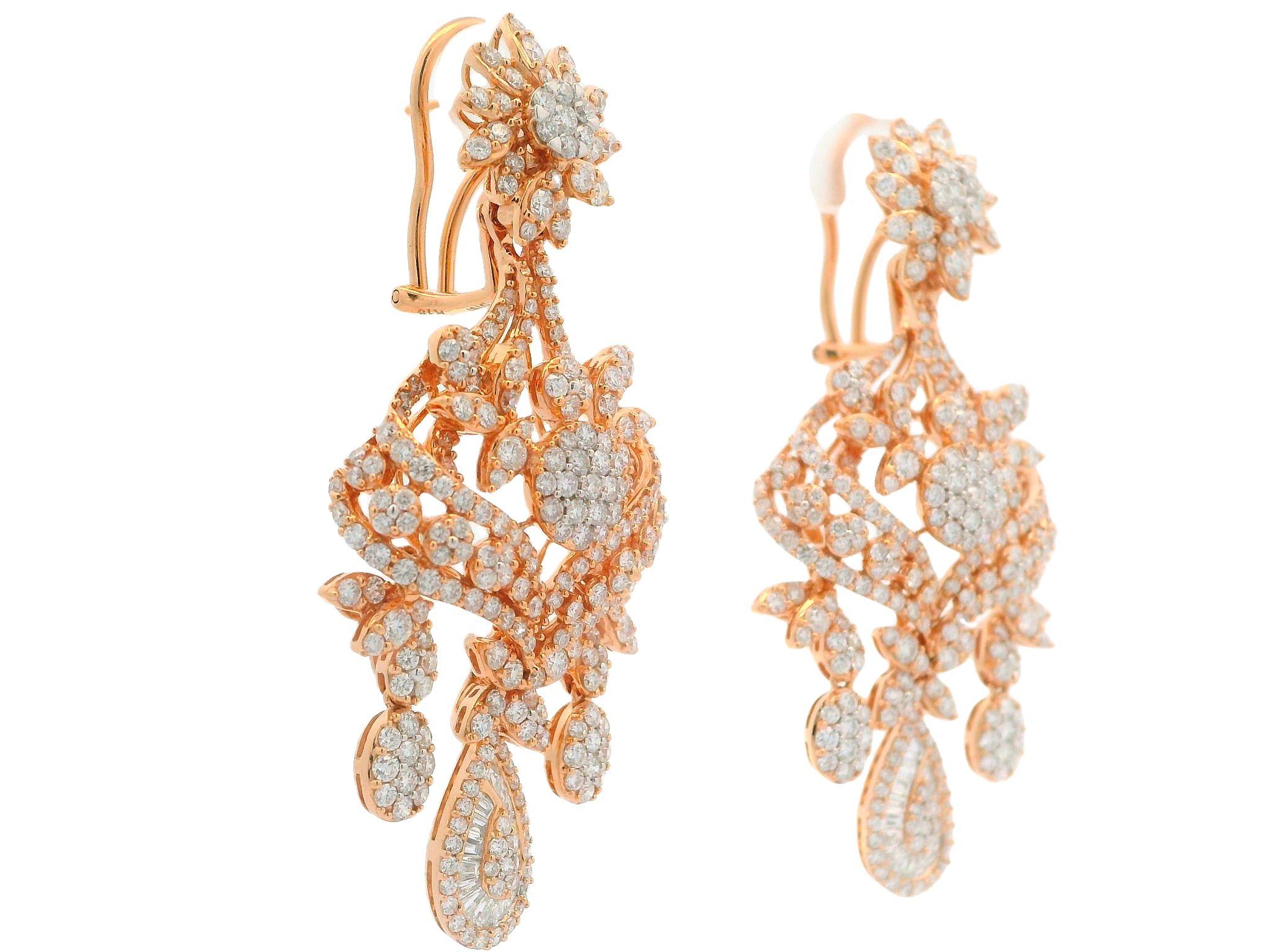 Taglio rotondo Orecchini in oro rosa 18k con diamante infuocato da 7,07 carati, design floreale e penzoloni in vendita