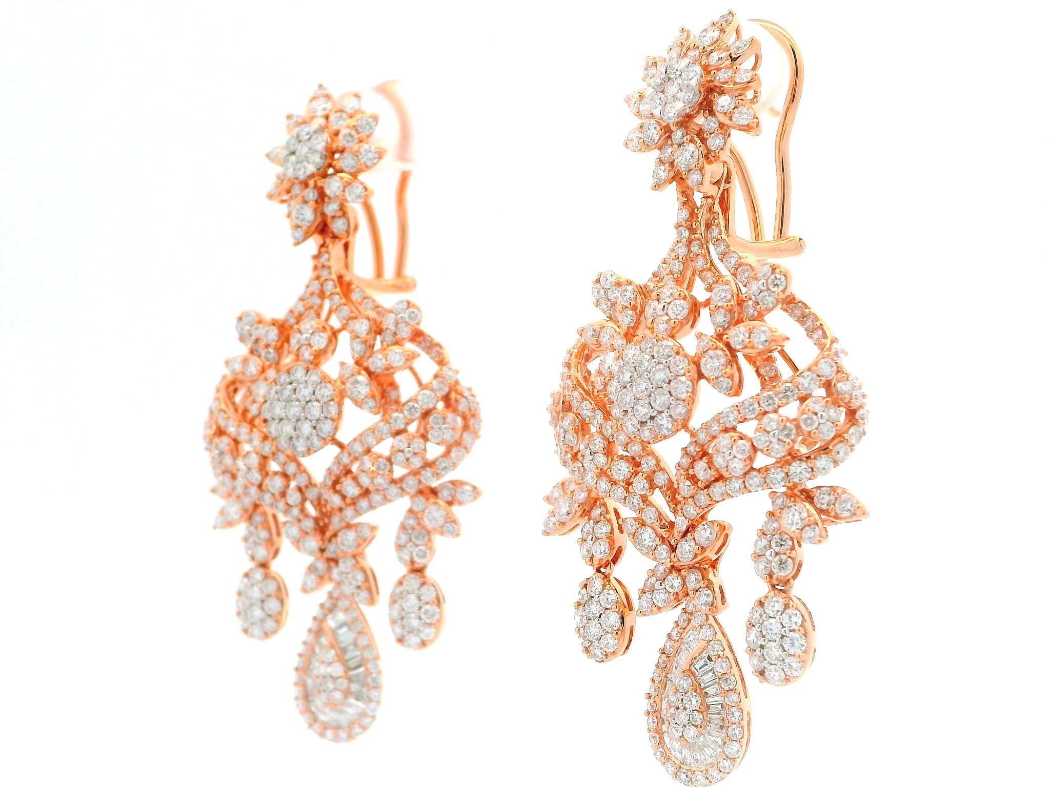 Orecchini in oro rosa 18k con diamante infuocato da 7,07 carati, design floreale e penzoloni In condizioni ottime in vendita a Montclair, NJ