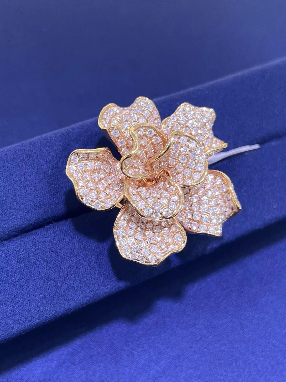 Bague cocktail fleur en or rose 18 carats avec diamants ronds pavés de 7 carats, taille 7 en vente 7