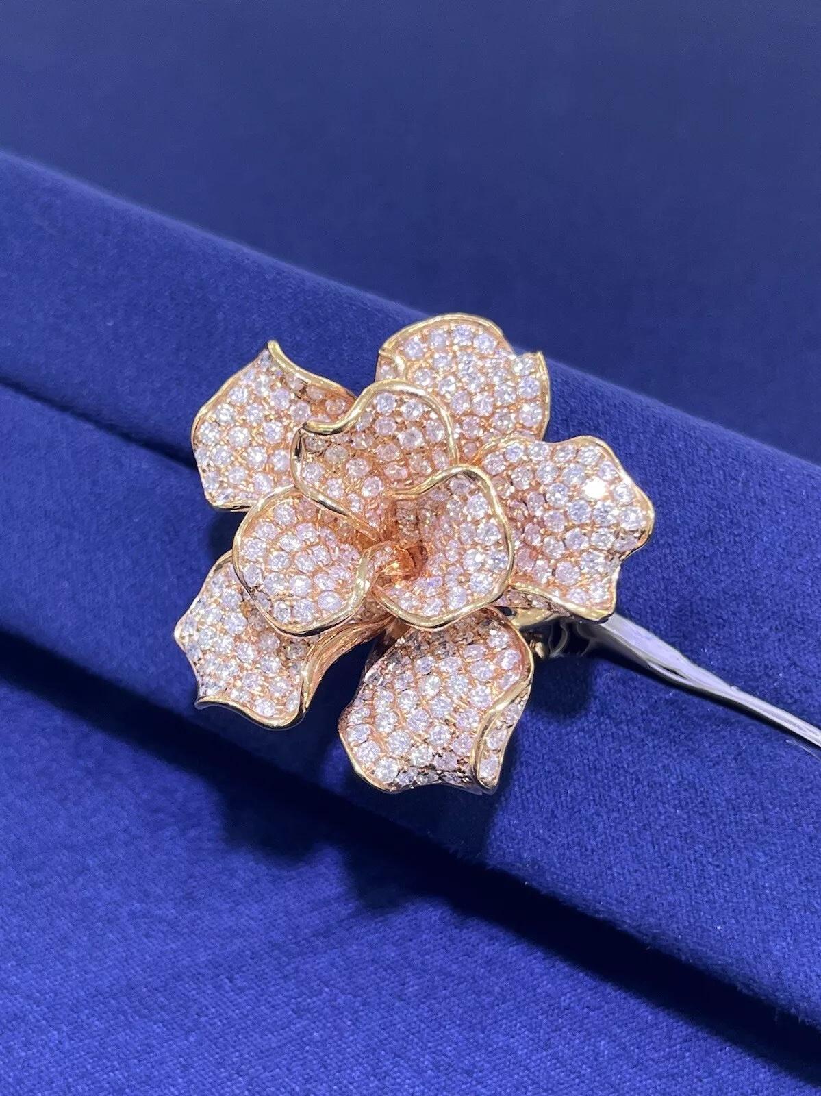 Bague cocktail fleur en or rose 18 carats avec diamants ronds pavés de 7 carats, taille 7 en vente 8