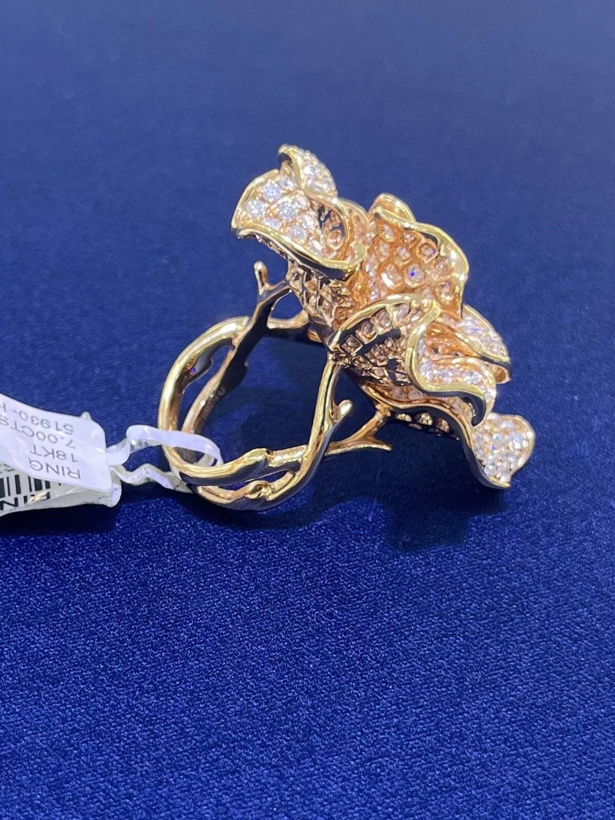 Bague cocktail fleur en or rose 18 carats avec diamants ronds pavés de 7 carats, taille 7 en vente 13