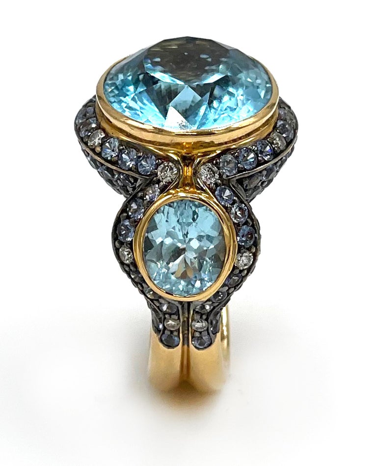 18k Rose Gold and 21.34 Carat Blue Topaz Statement Ring In New Condition For Sale In Old Tappan, NJ