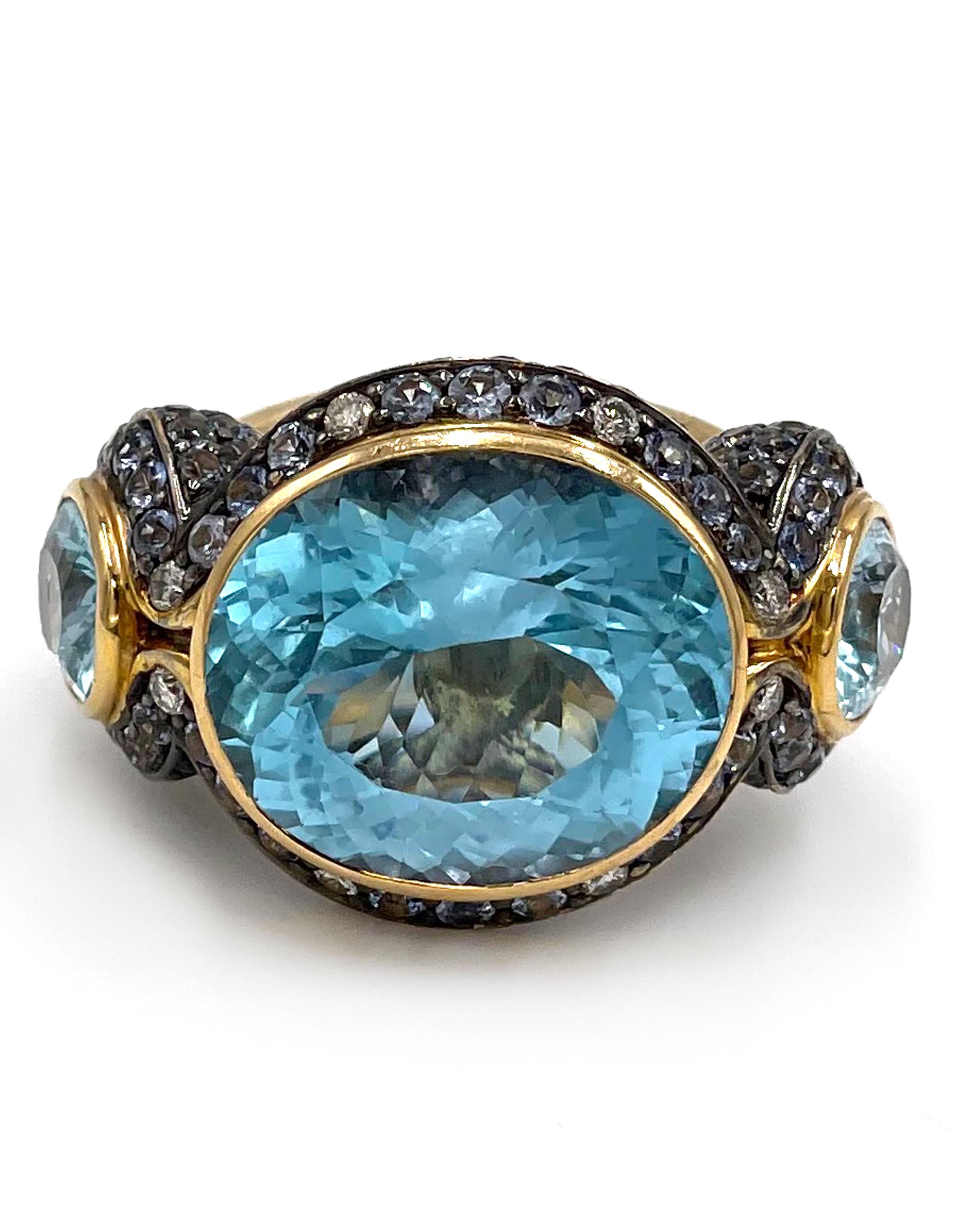 18k Rose Gold and 21.34 Carat Blue Topaz Statement Ring In New Condition For Sale In Old Tappan, NJ