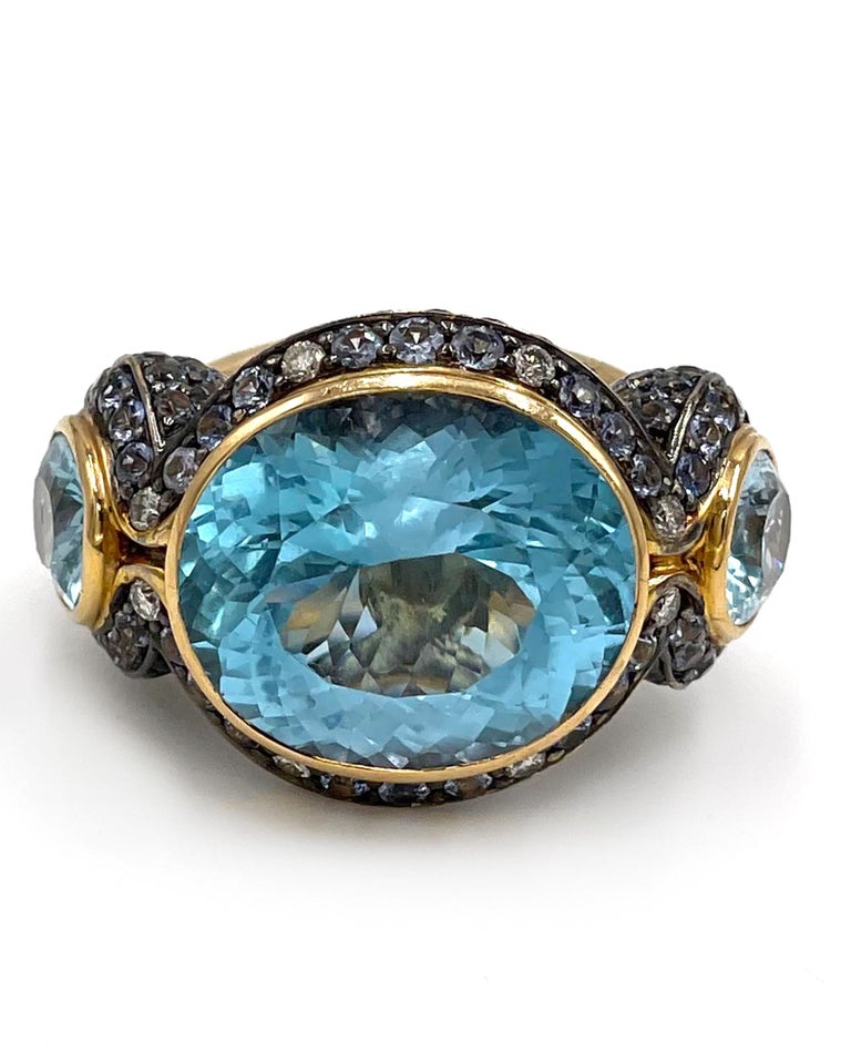 18k Rose Gold and 21.34 Carat Blue Topaz Statement Ring For Sale 1