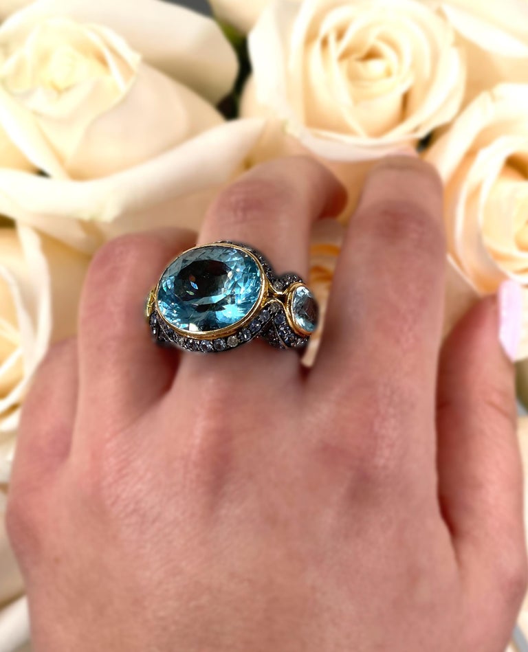 18k Rose Gold and 21.34 Carat Blue Topaz Statement Ring For Sale 3