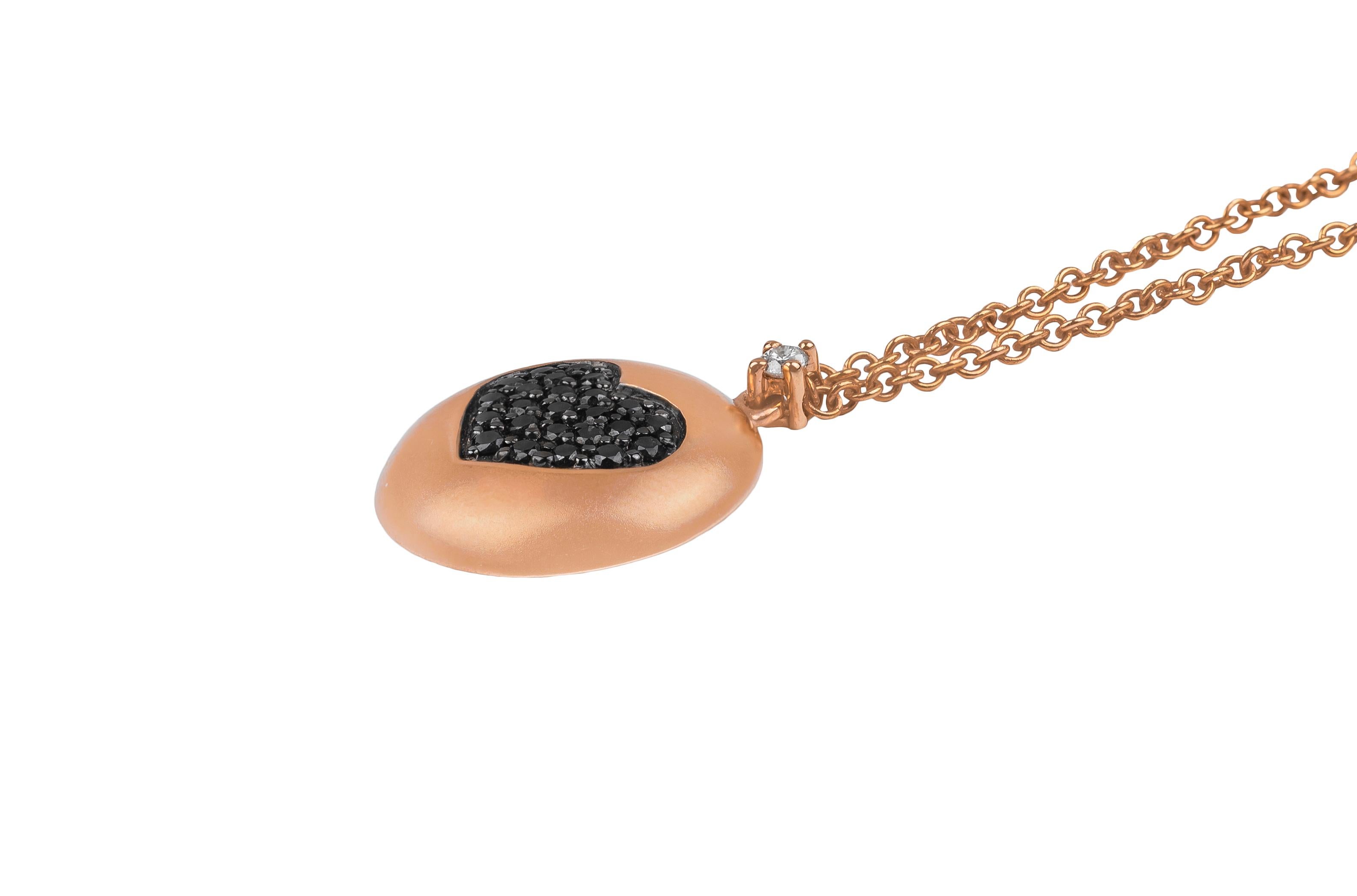 This elegant 18K rose gold necklace is a perfect romantic gift made in Italy by Fanuele Gioielli.
It features a matte rose gold round pendant with a heart paved of brilliant cut black diamonds.
Two rings at the end of the chain allow to adjust it to