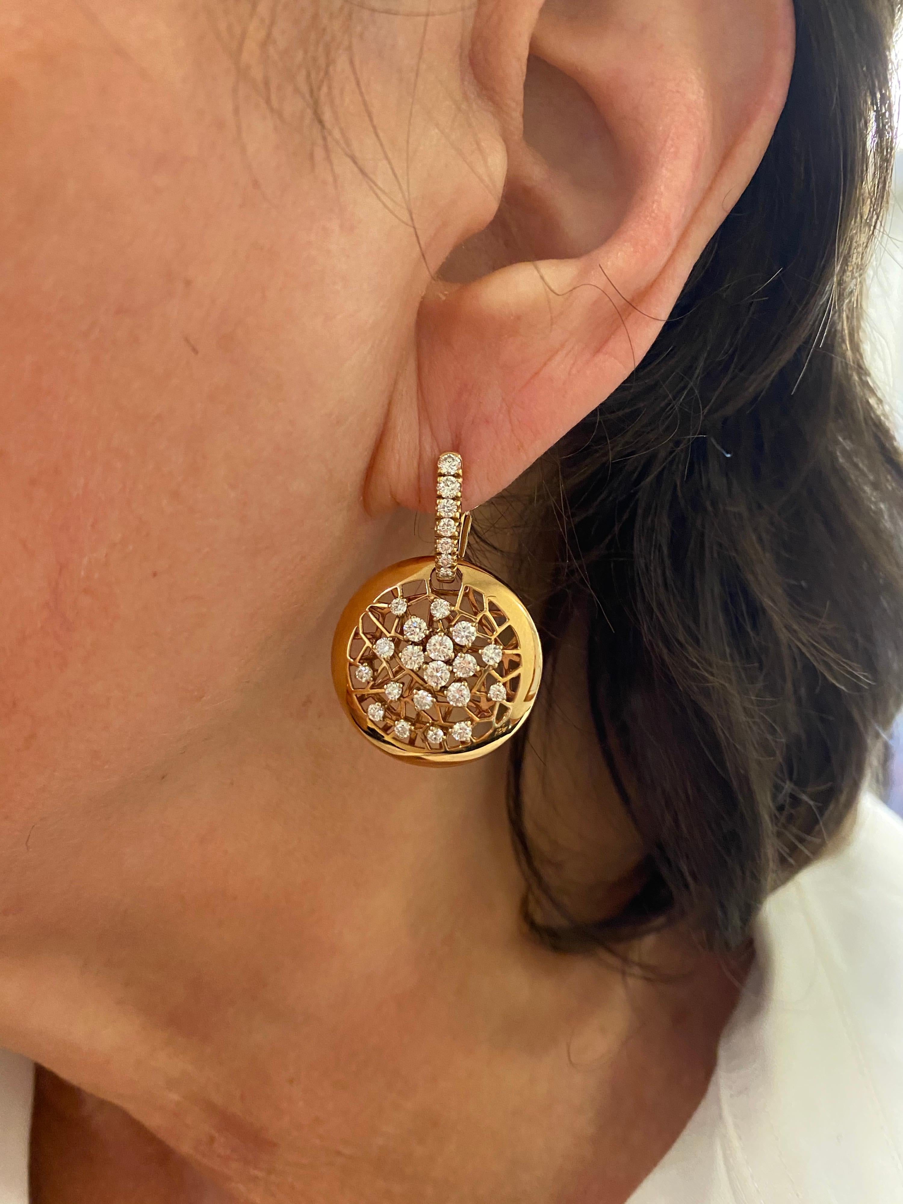 Taille rose Boucles d'oreilles pendantes en or rose 18 carats et diamants en vente