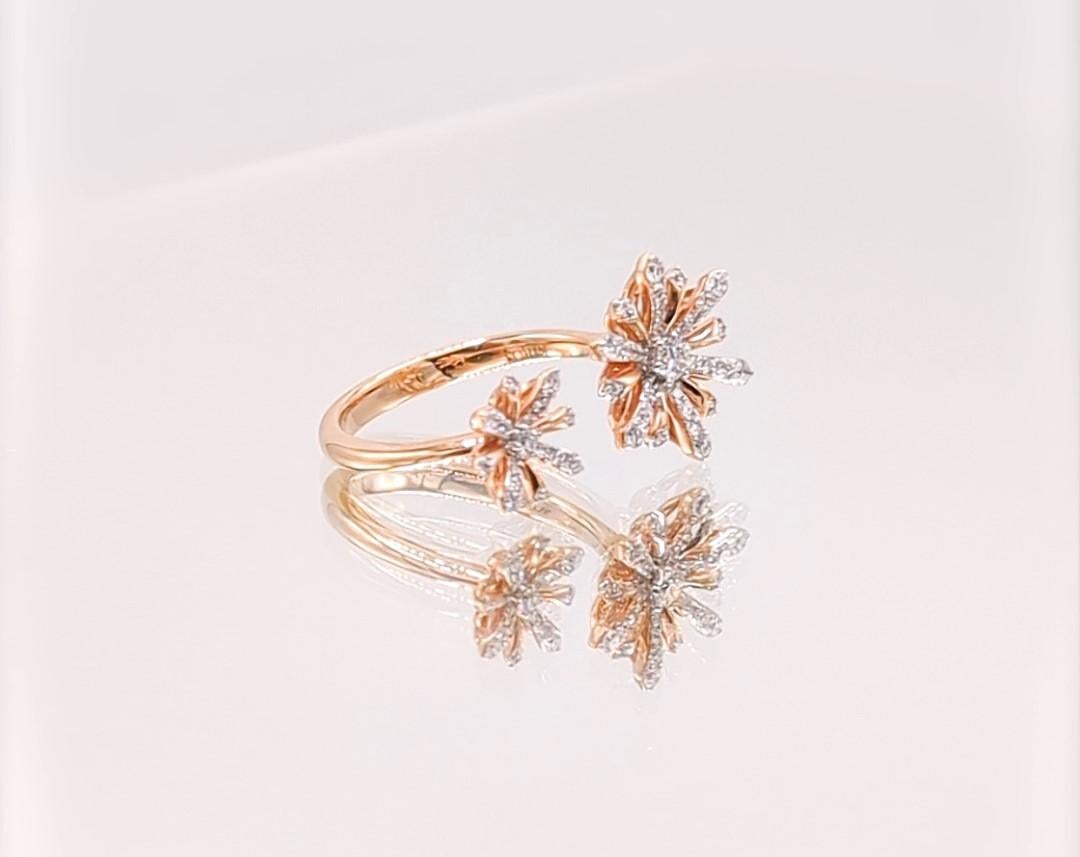 Anello aperto in oro rosa 18k e diamanti con due fiori di stella alpina in vendita 2