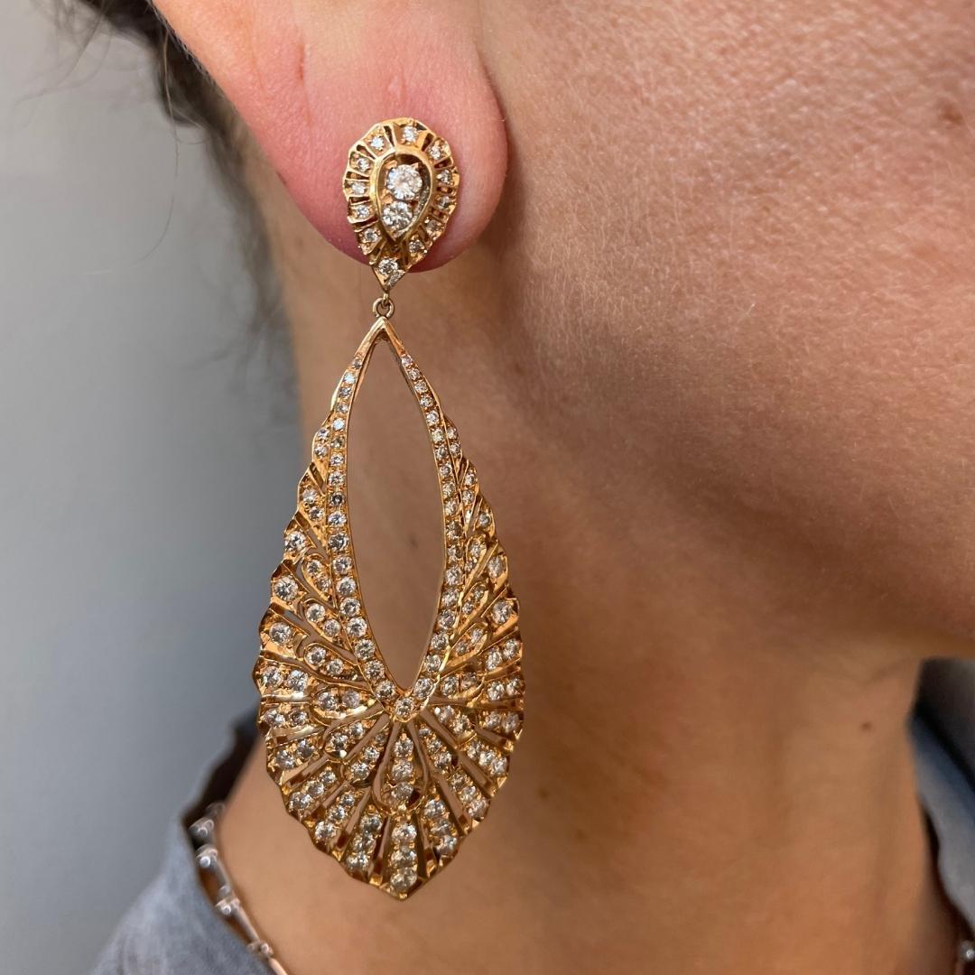Round Cut 18k Rose Gold and Diamonds Teardrop Earrings For Sale