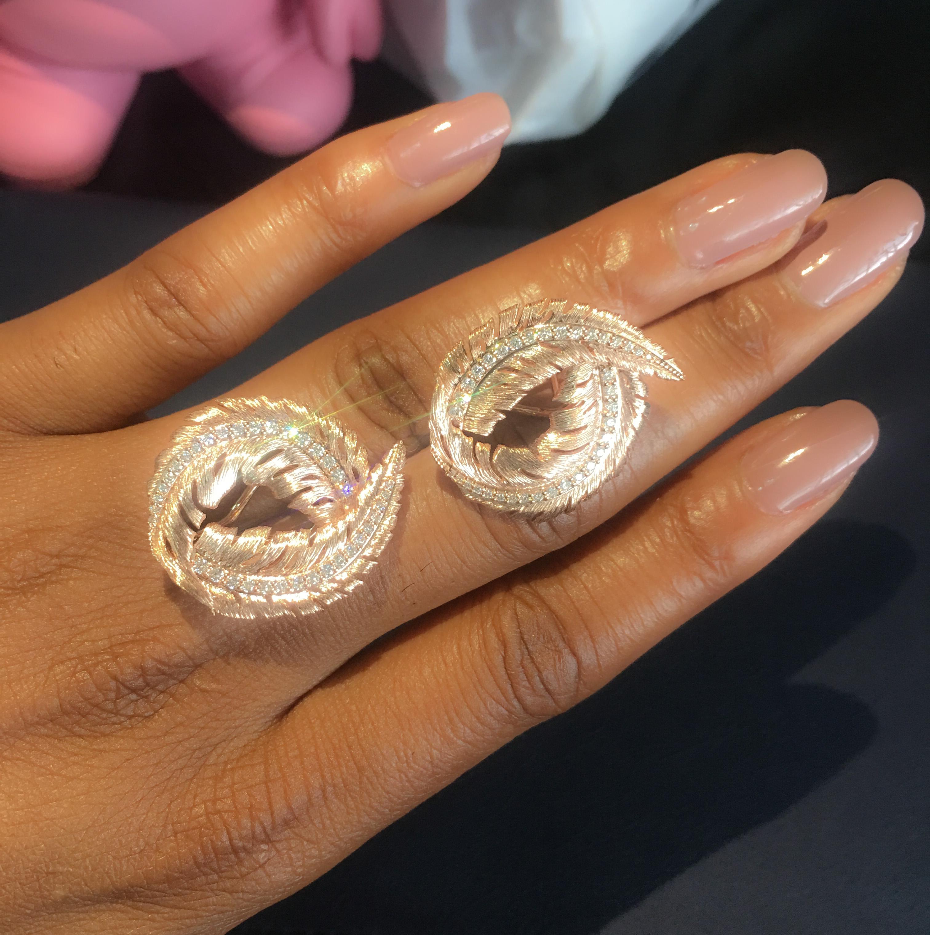 Pendientes Hoja Oro Rosa Texturizado 18K y Diamantes Contemporáneo en venta