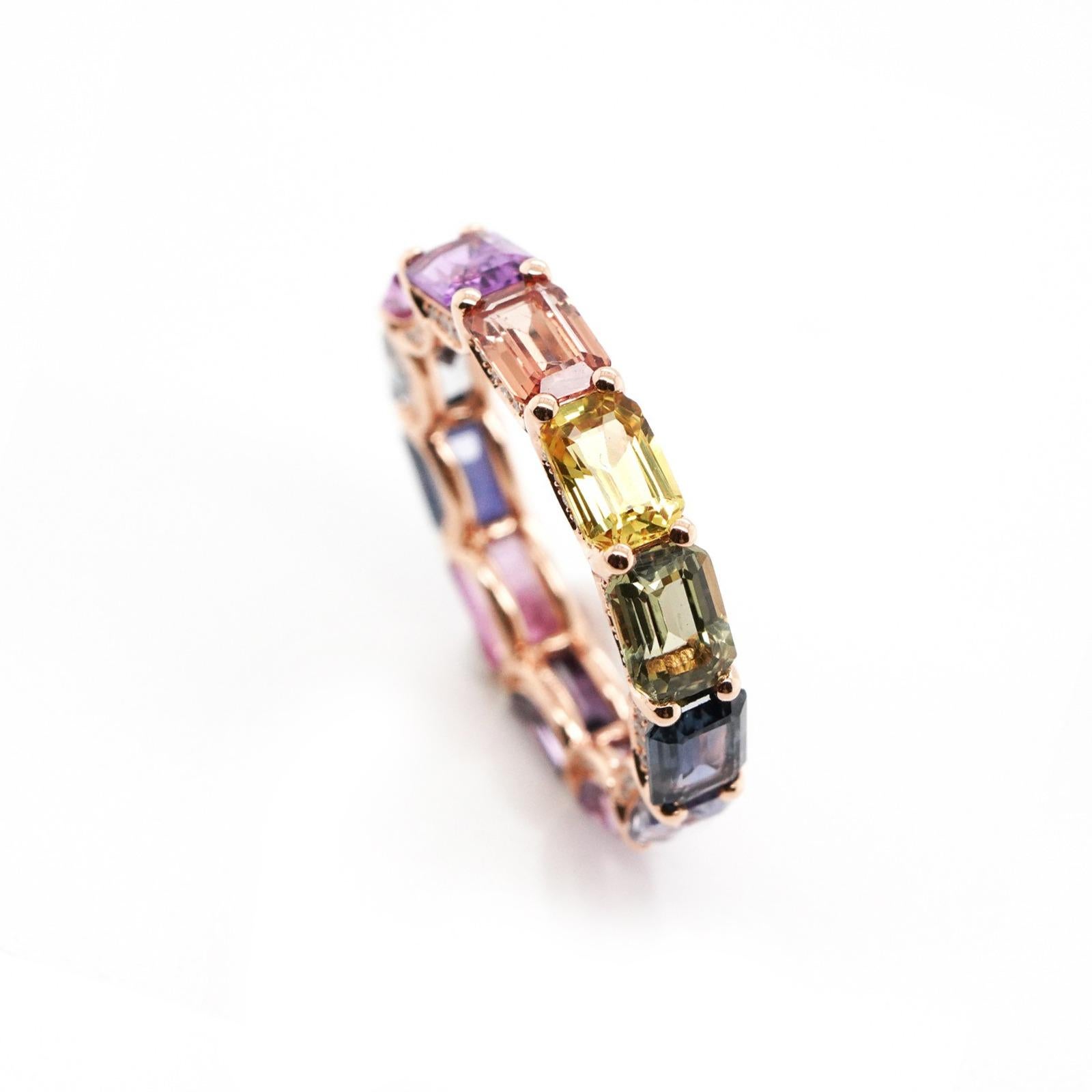 18K rose gold with natural fancy sapphire 7.73 carat and diamond 0.20 carat 3.88 grams