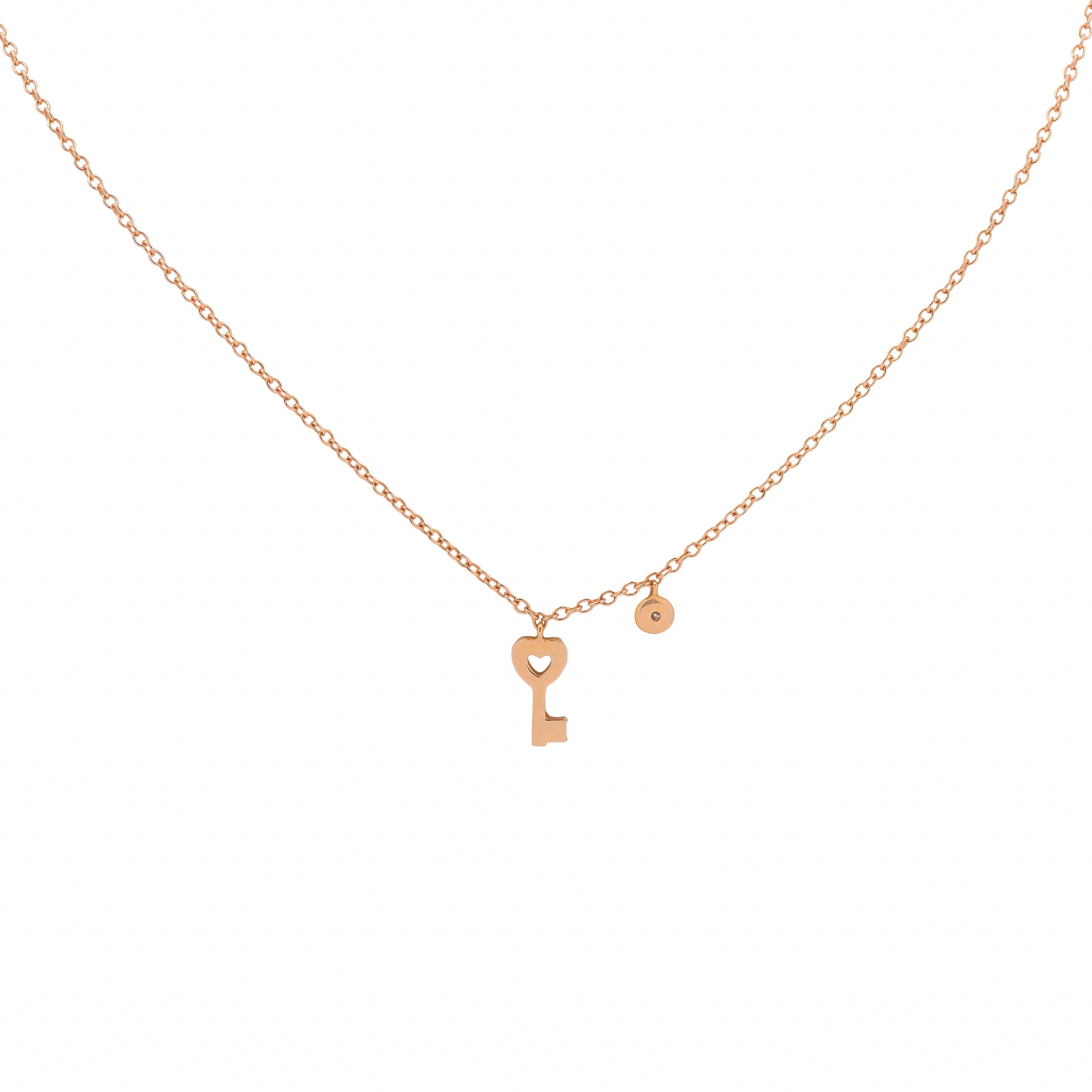 This lovely 18K rose gold and diamonds necklace is made in Italy by Fanuele Gioielli.
It features a key pendant, with a heart-shaped head, covered with brilliant cut white diamonds and near the pendant is set a small white diamond.

White diamonds