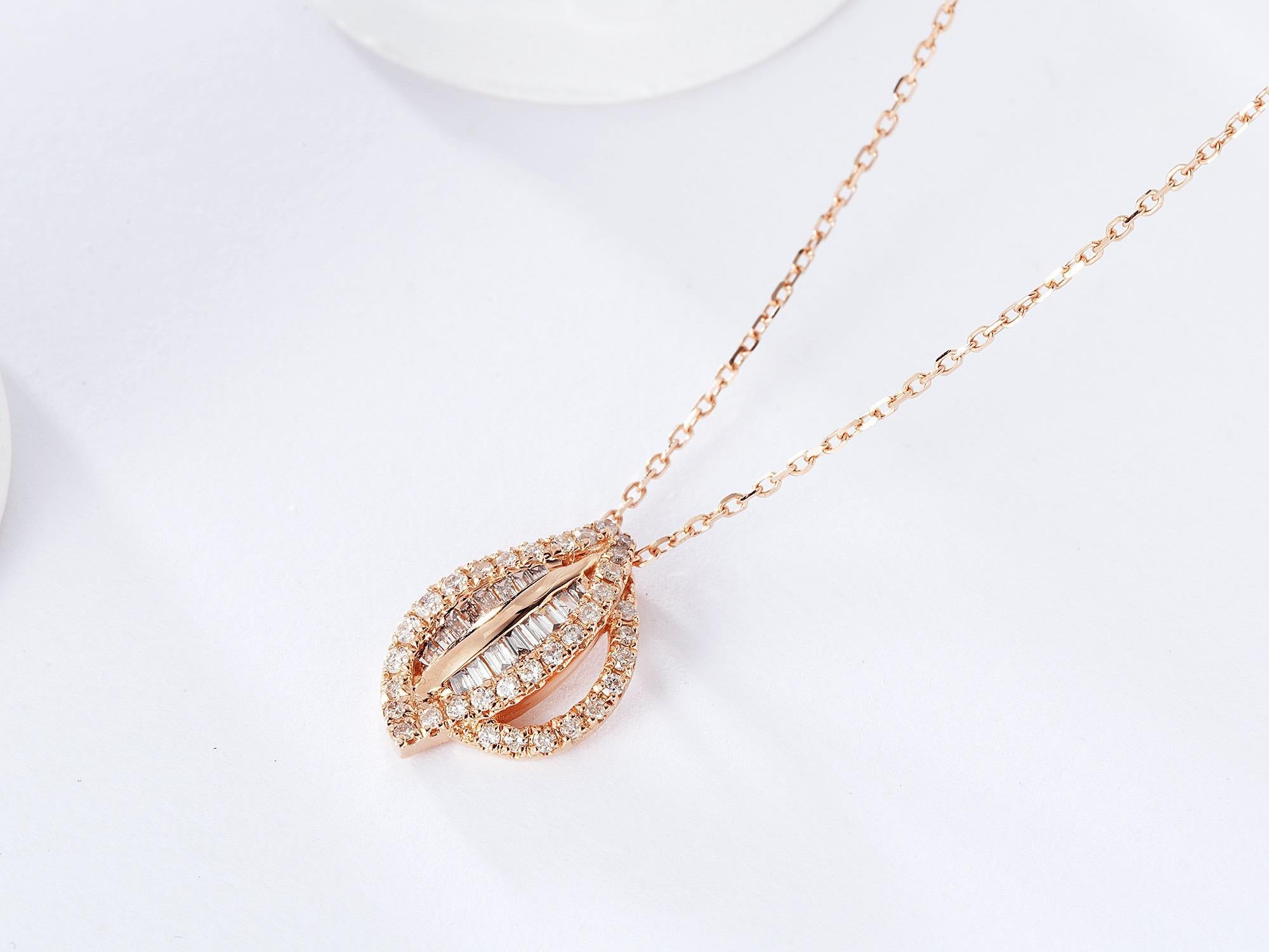 Collana con ciondolo a foglia di diamante Baguette in oro rosa 18K In condizioni Nuovo in vendita a Kowloon, HK