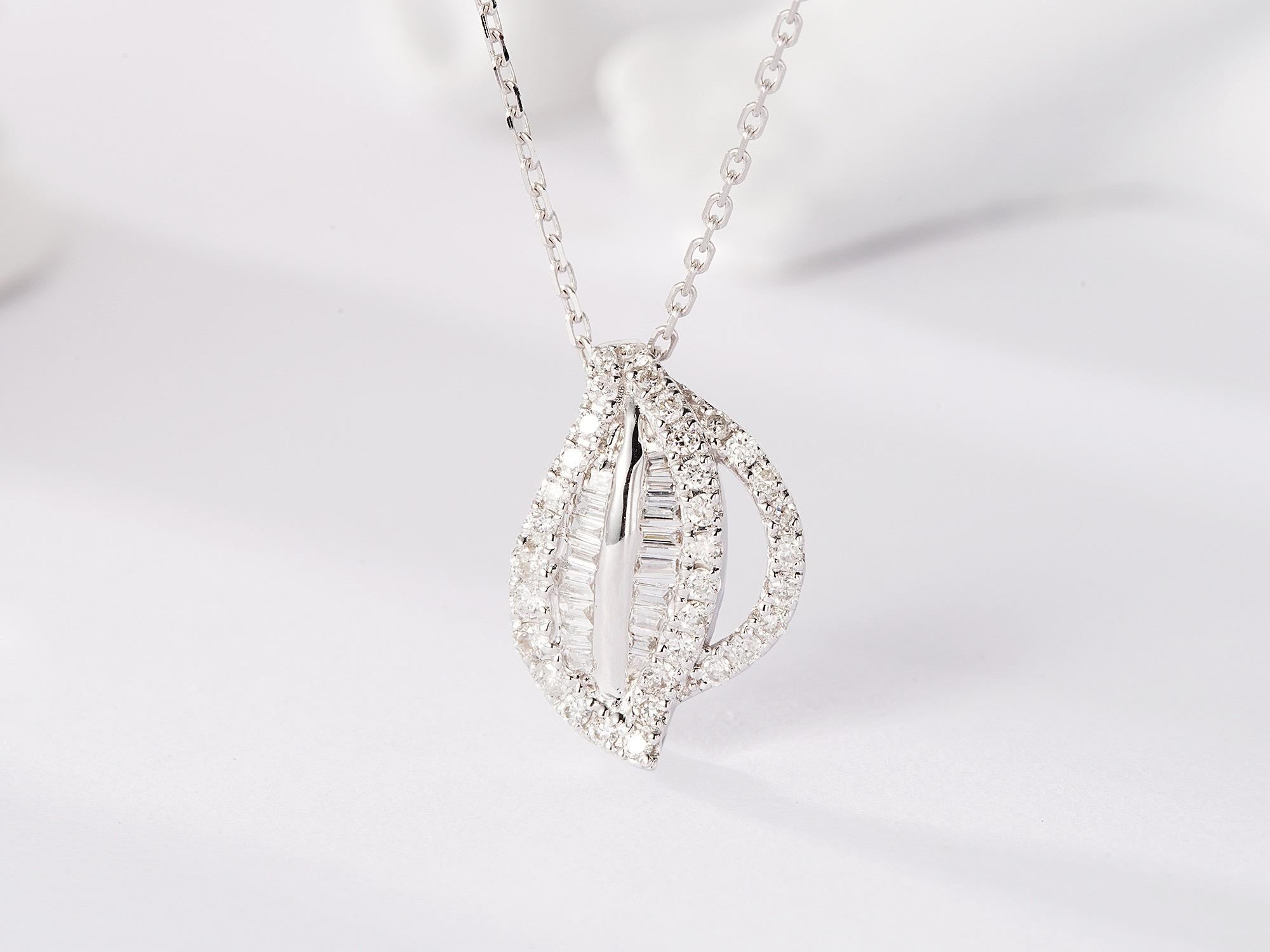 Collana con ciondolo a foglia di diamante Baguette in oro rosa 18K in vendita 1