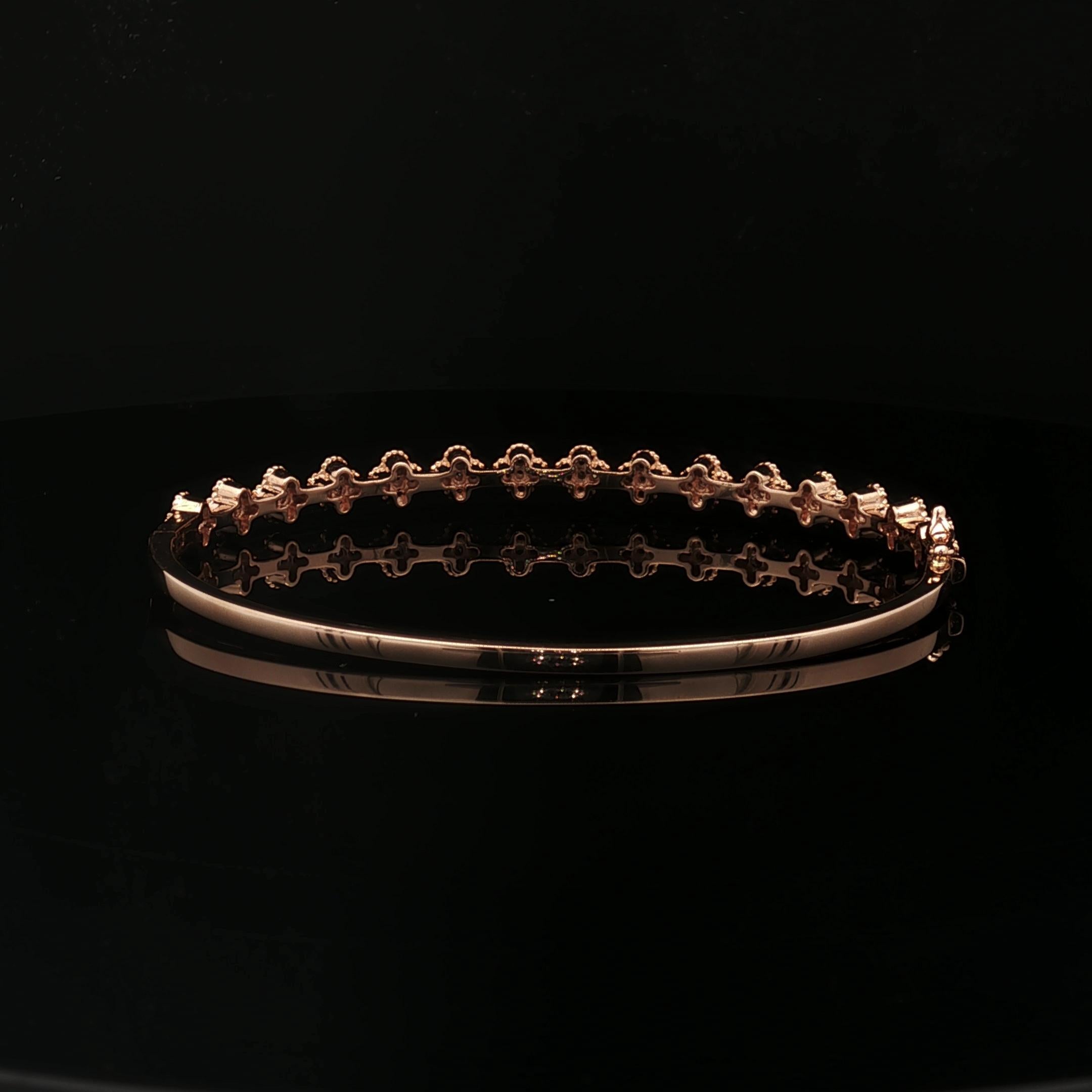 Armreif aus 18 K Rose Gold mit Diamanten und rosa Saphiren (Kunsthandwerker*in) im Angebot