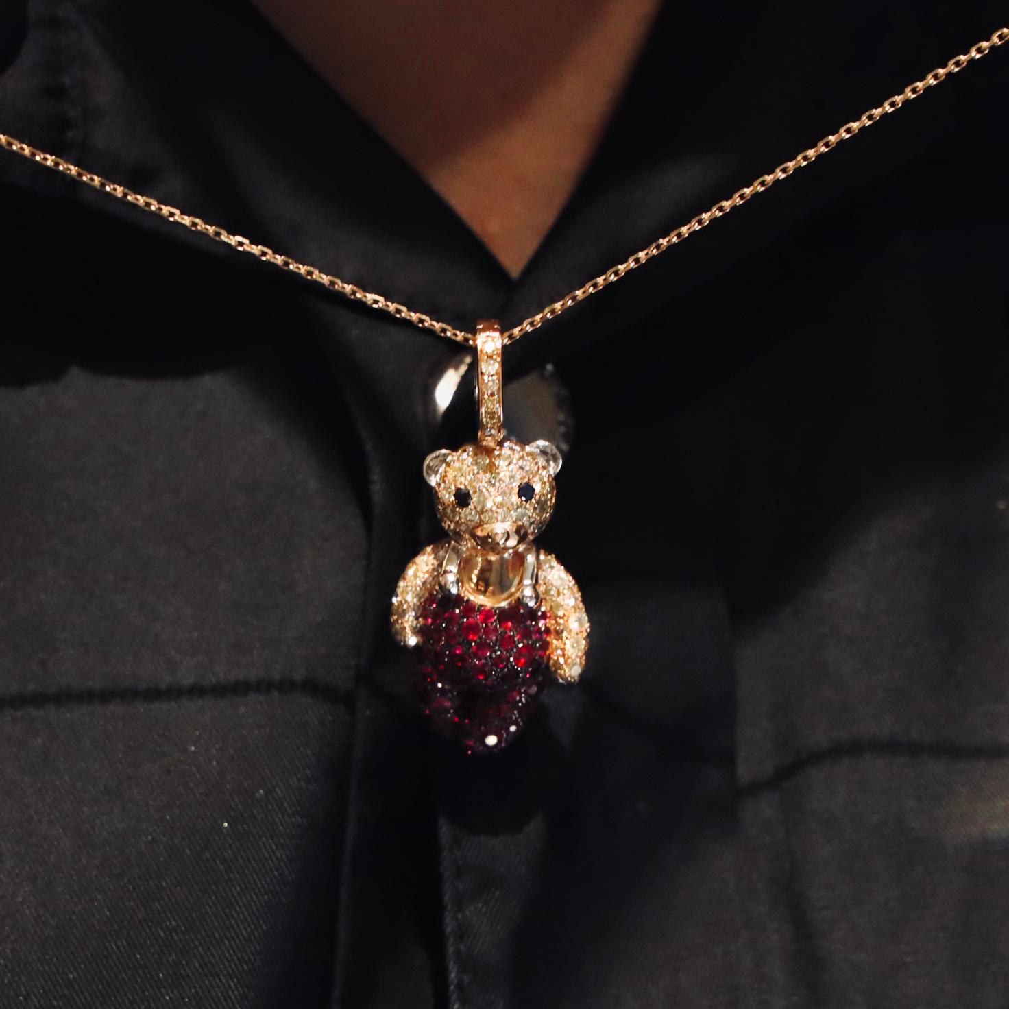 18K Rose Gold Bear Ruby Pendant with Diamonds In New Condition For Sale In Hong Kong, HK