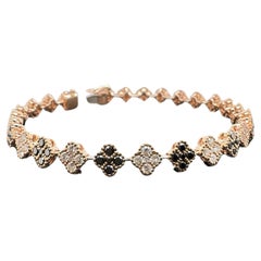 Bracelet tennis de style trèfle en or rose 18 carats avec diamants noirs et blancs