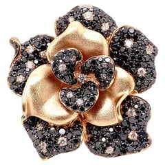 Anello e ciondolo con fiore di diamante bianco e nero in oro rosa 18k