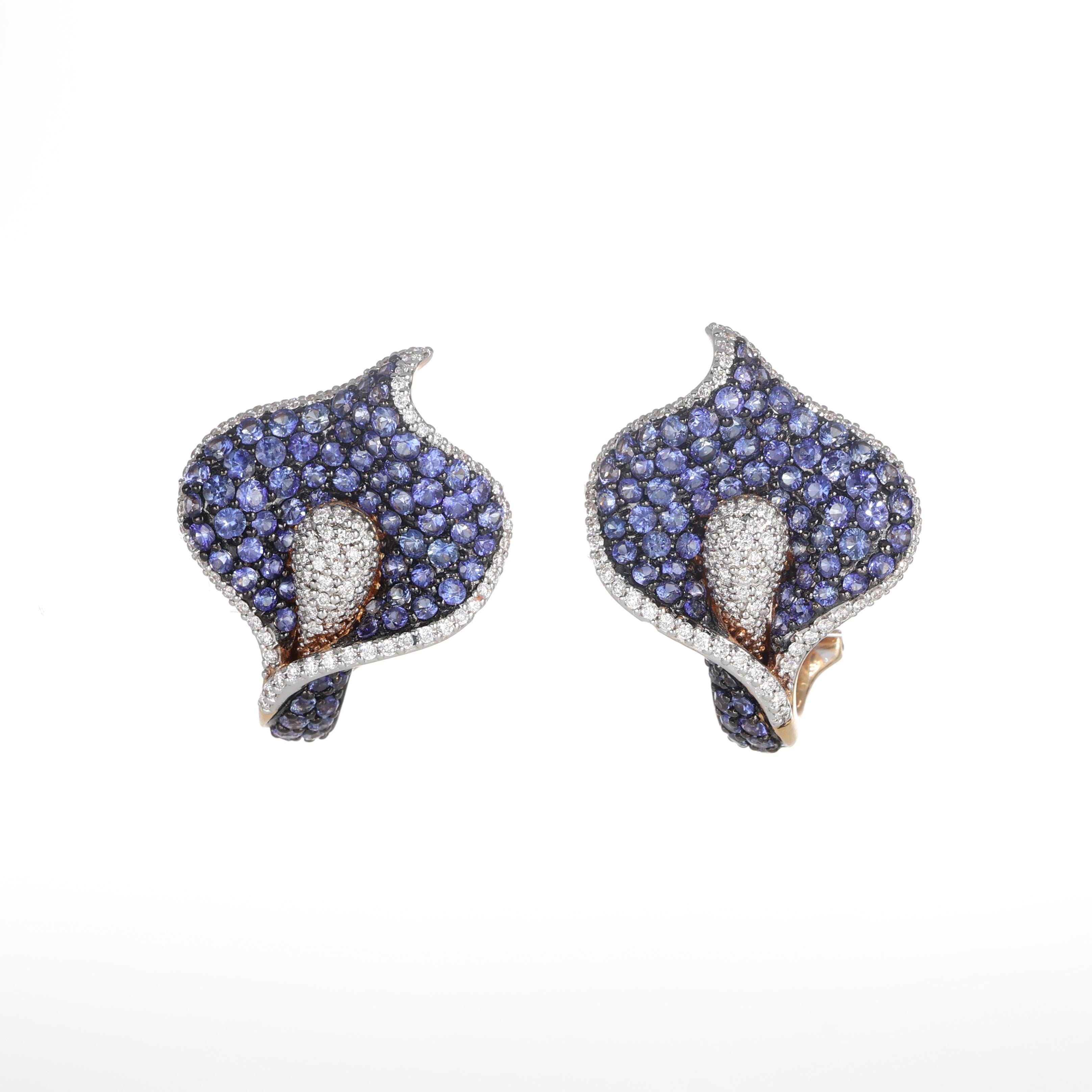 Elegant and sculptural, these calla-inspired earrings are crafted in 18K rose gold, adorned with a pavé of blue sapphires and diamonds. The organic curves of the design capture the essence of the calla flower, with rich blue sapphires forming the