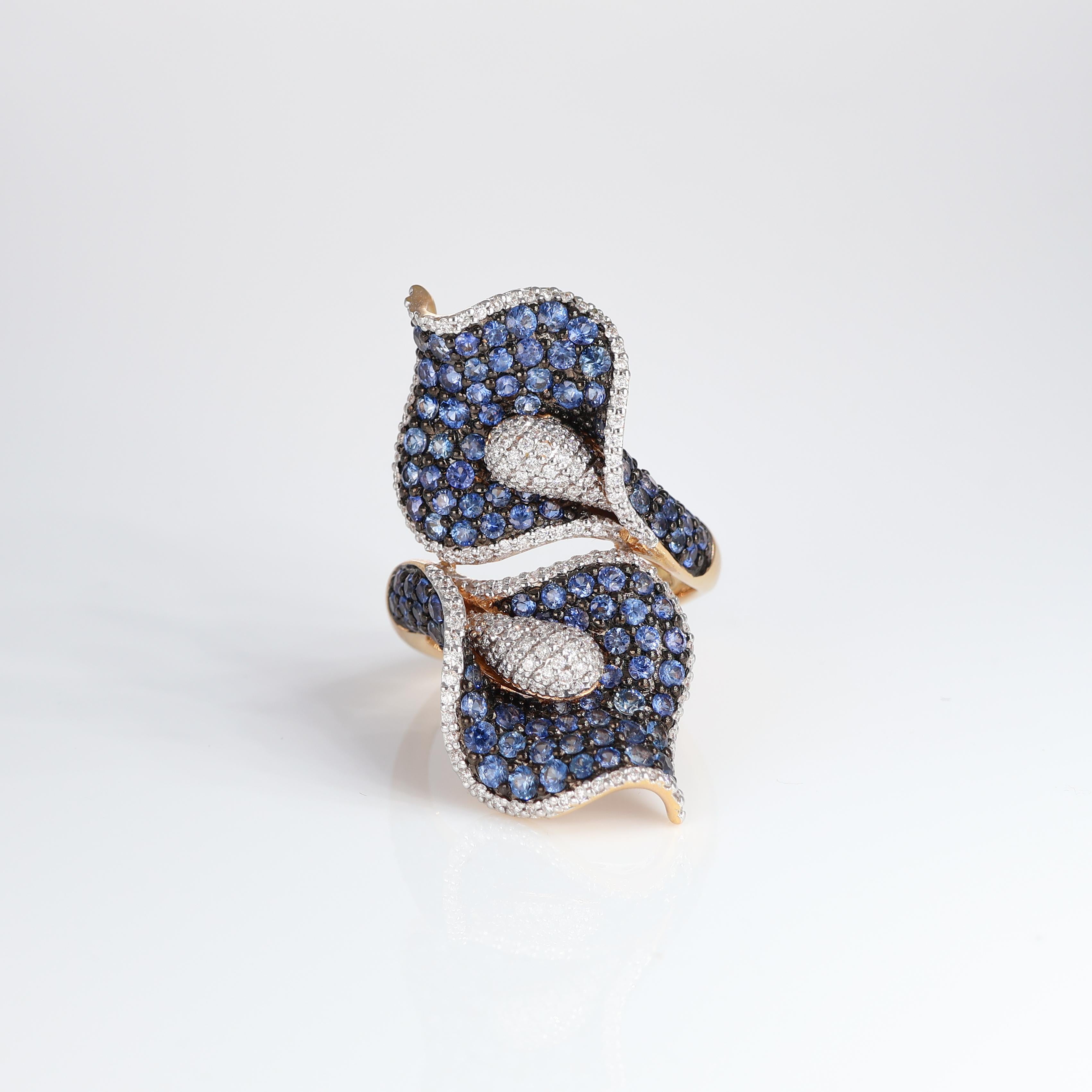 IMPORTANT NOTE:
✔ No additional costs will be added to this order.
✔ Shipping and customs duties are fully covered by us.
--------------------
This exquisite 18k rose gold ring showcases a stunning design featuring two opposing calla lilies. Each