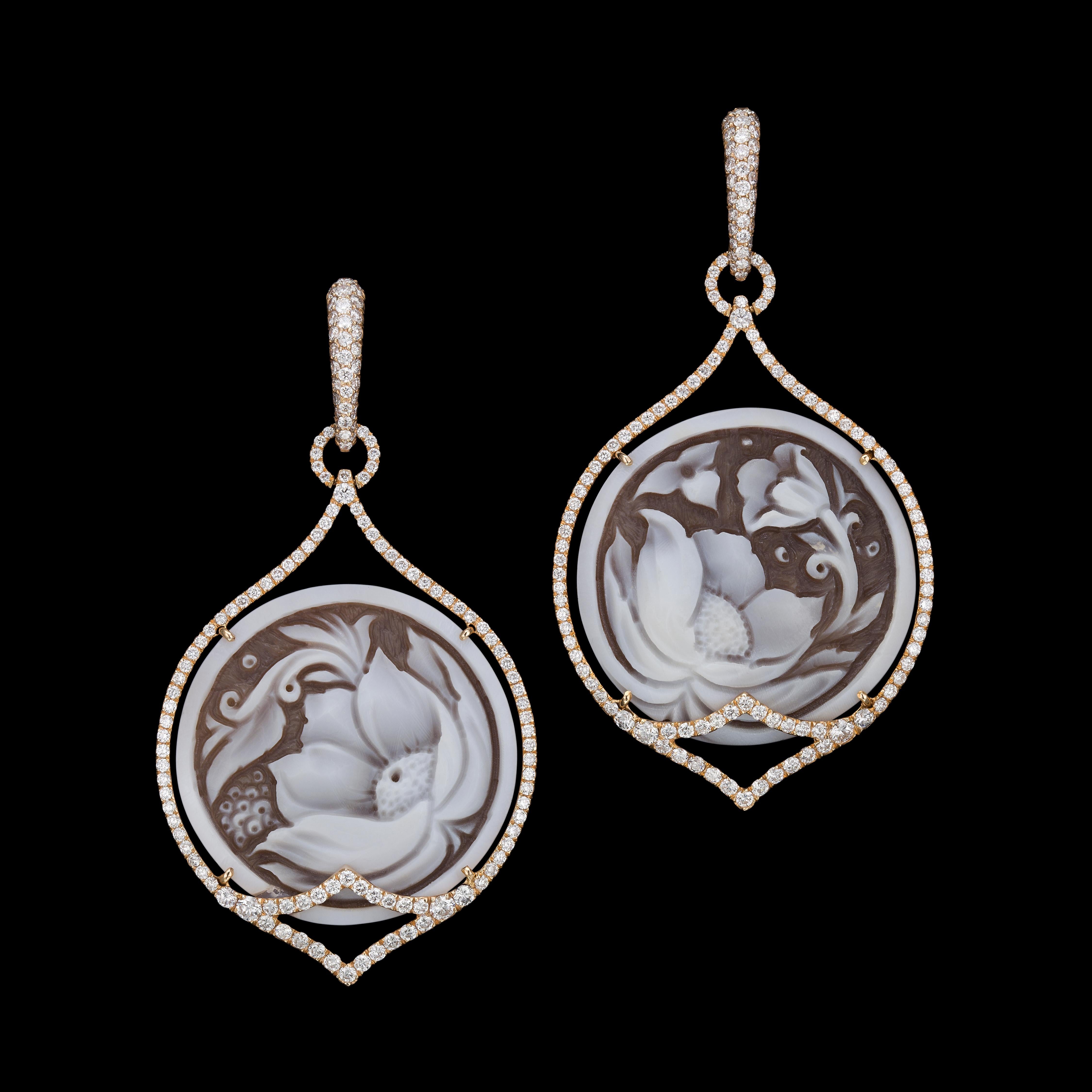 Flowers carved in cameo shell and diamond earrings set in 18K rose gold