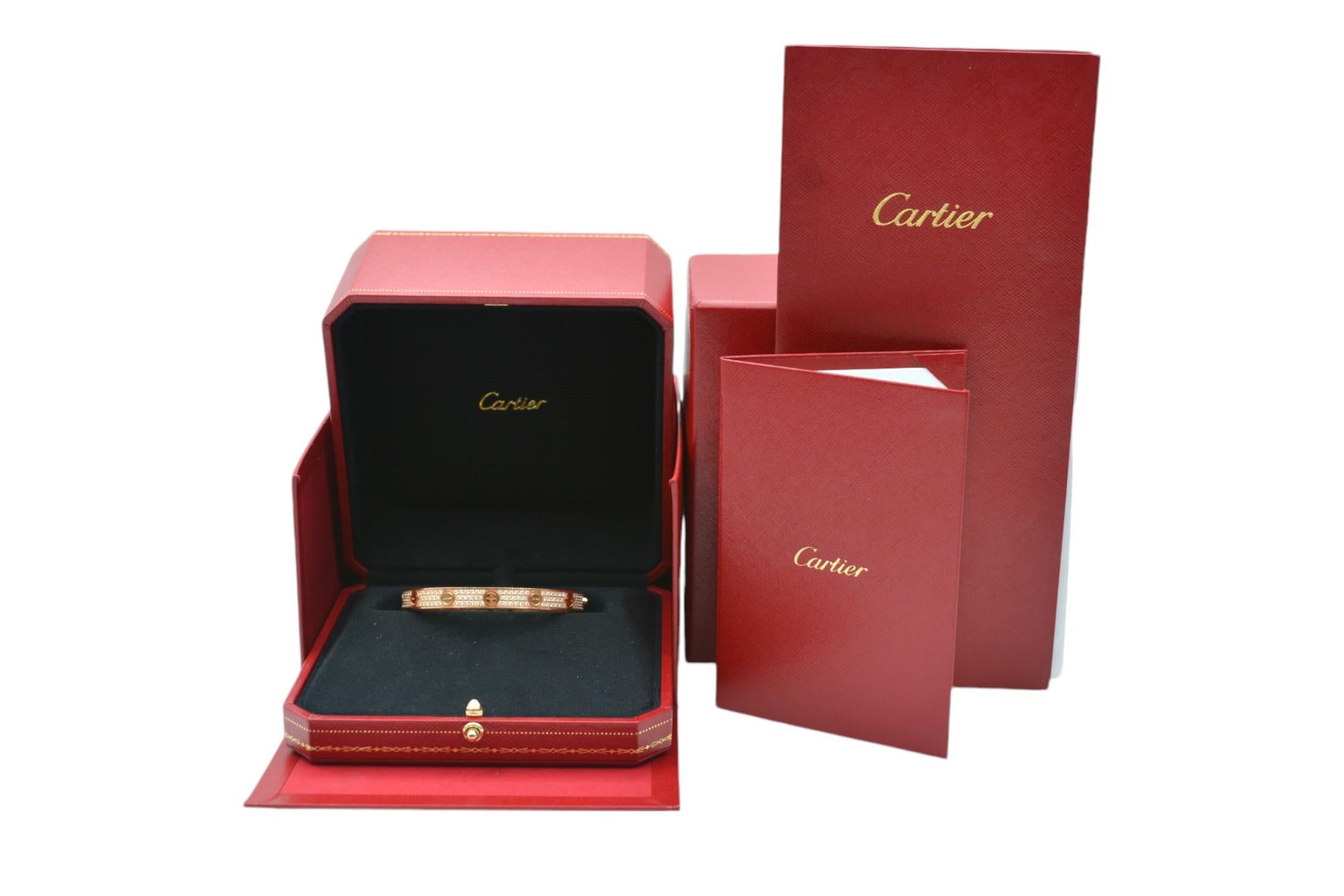 Le produit est accompagné d'un certificat de conformité AGS Jewelry, qui contient des informations sur le métal et les pierres précieuses utilisés pour la fabrication du bijou. Les produits vendus par notre société sont des produits d'occasion et