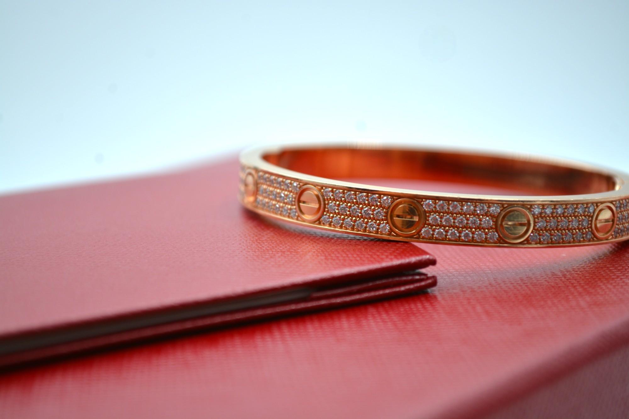 Cartier Bracelet Love en or rose 18 carats serti de diamants 2